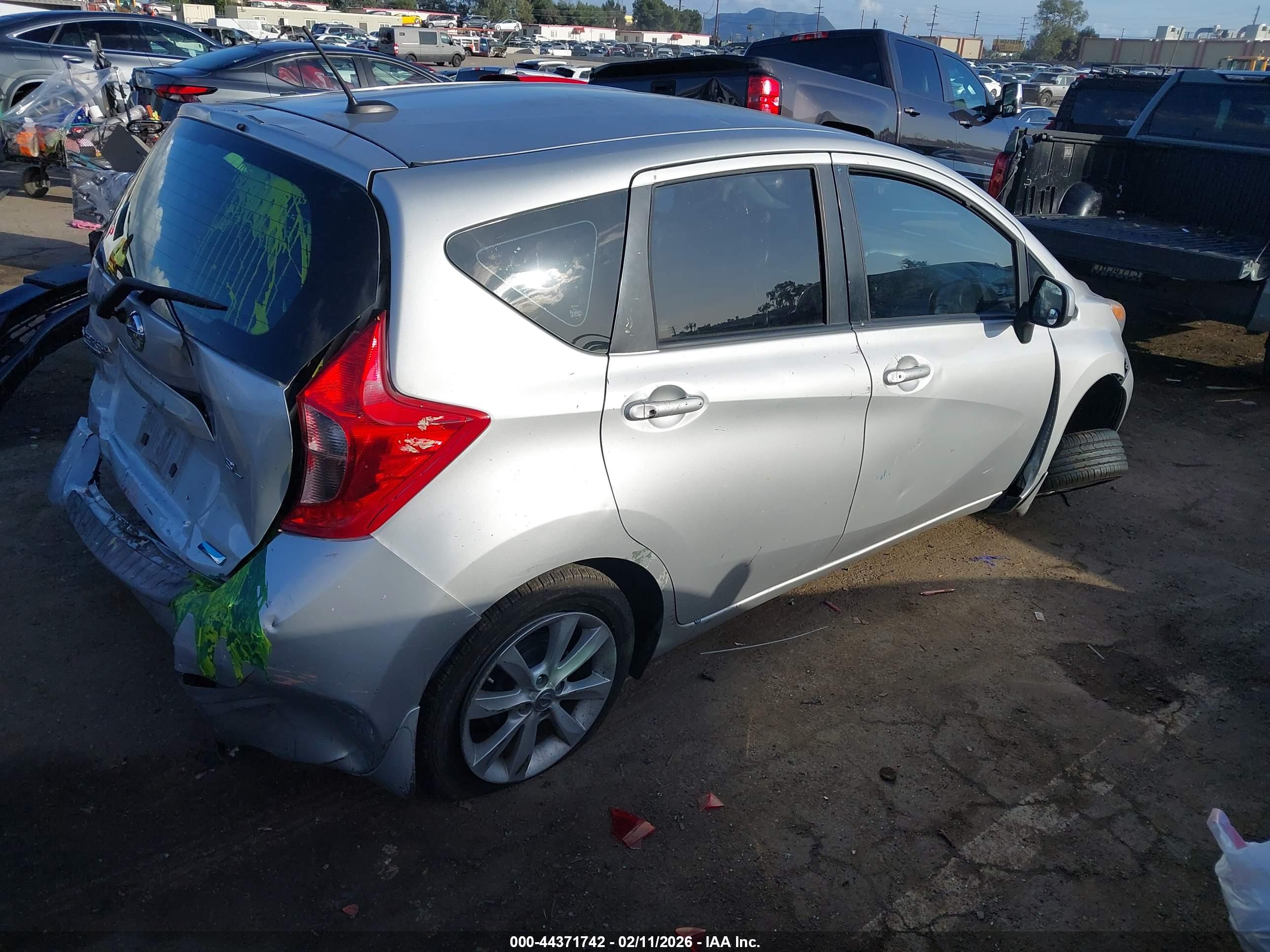 NISSAN VERSA image 4