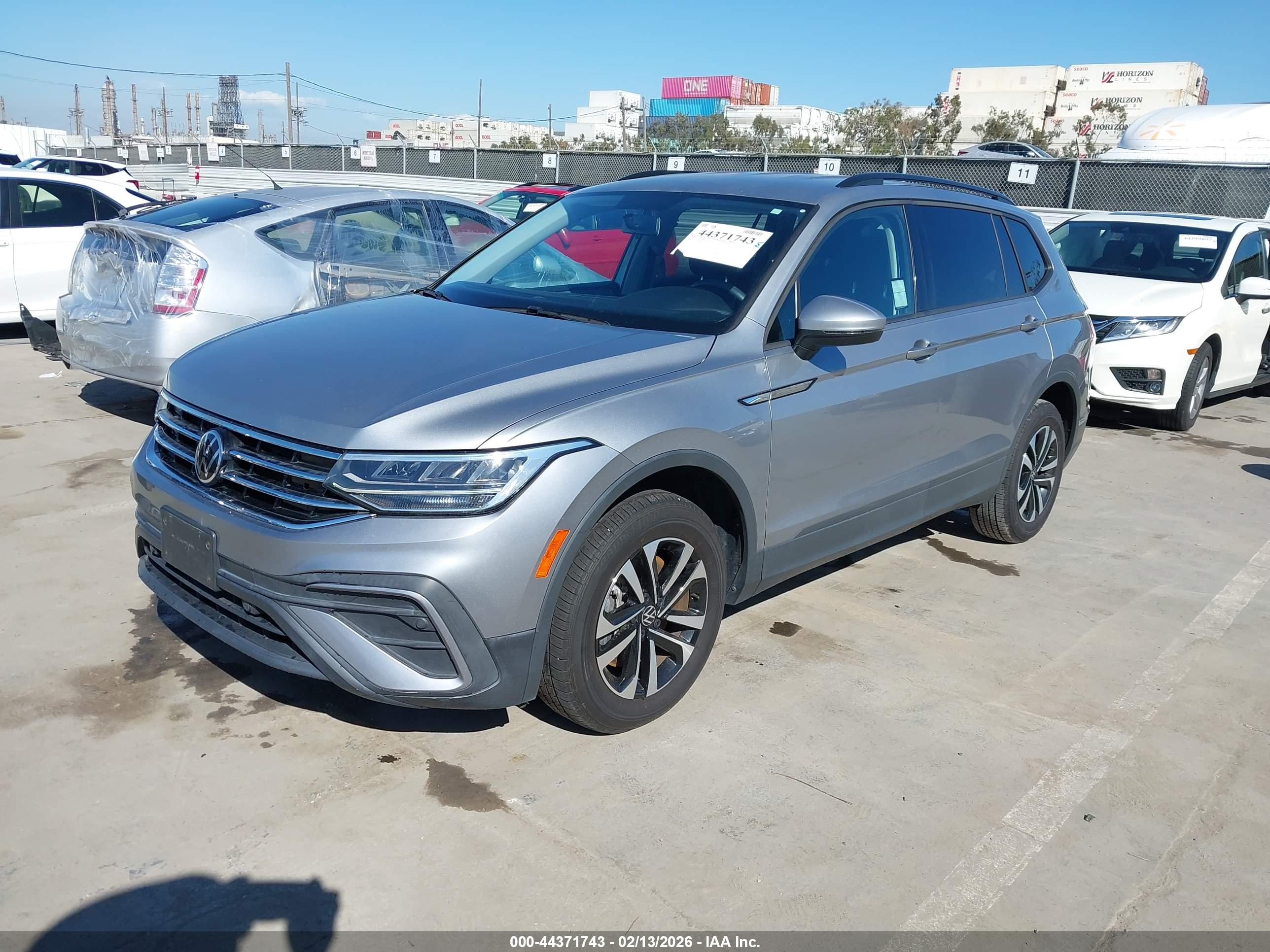VOLKSWAGEN TIGUAN image 2