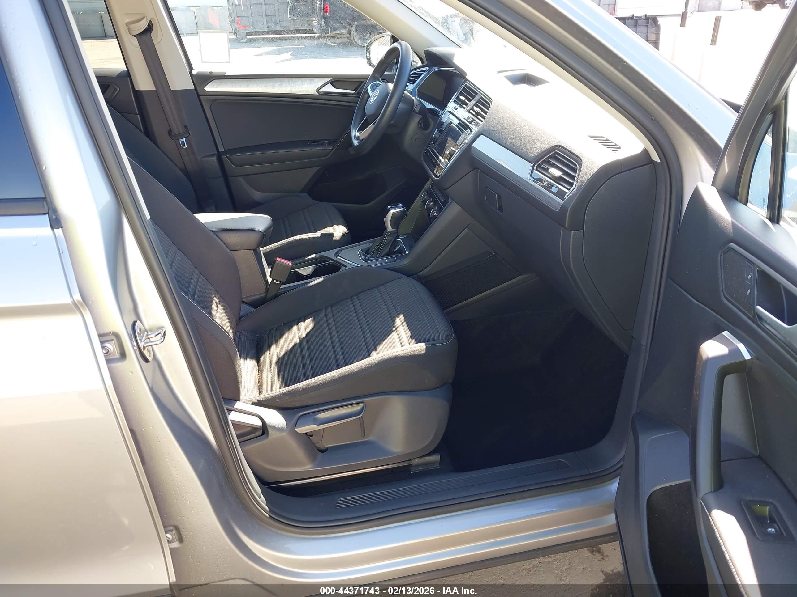 VOLKSWAGEN TIGUAN image 5