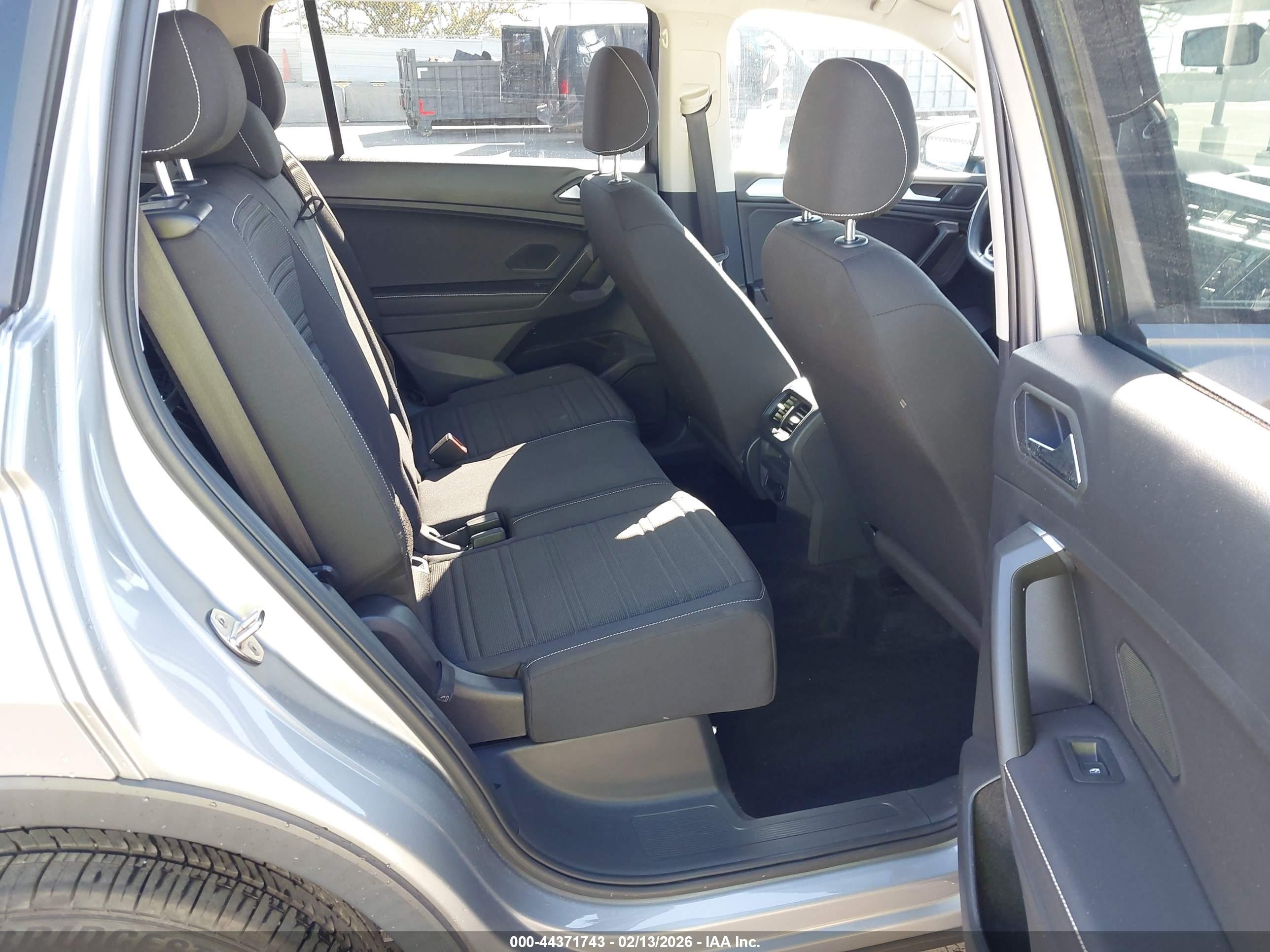 VOLKSWAGEN TIGUAN image 8