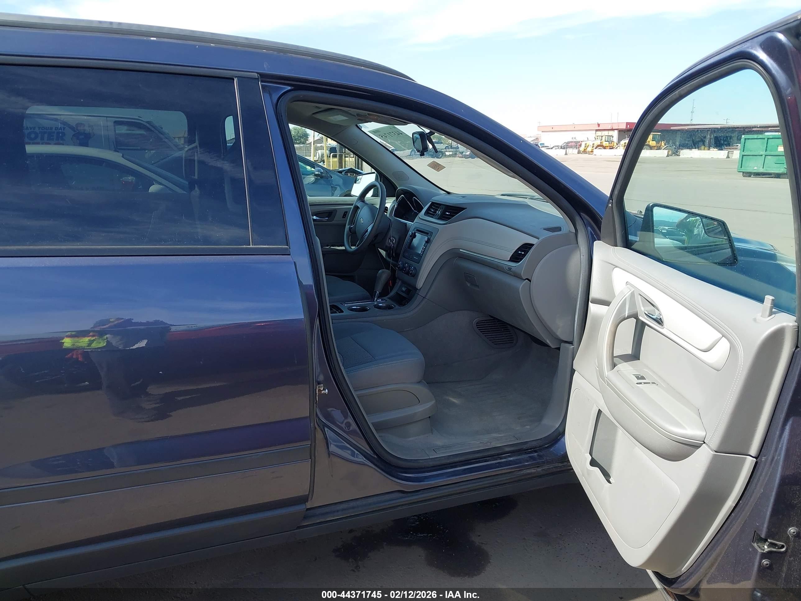 CHEVROLET TRAVERSE image 5