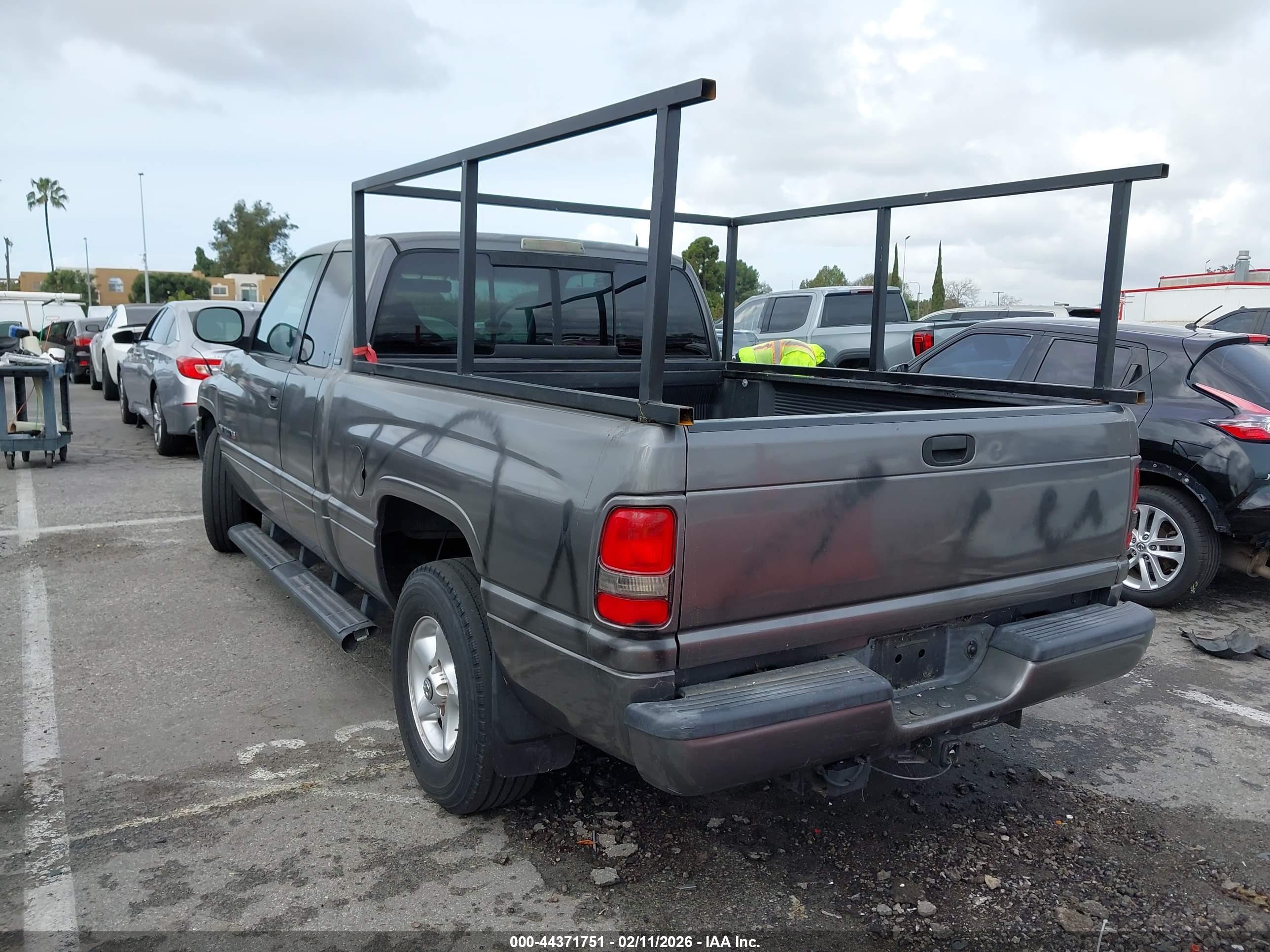 DODGE RAM image 3