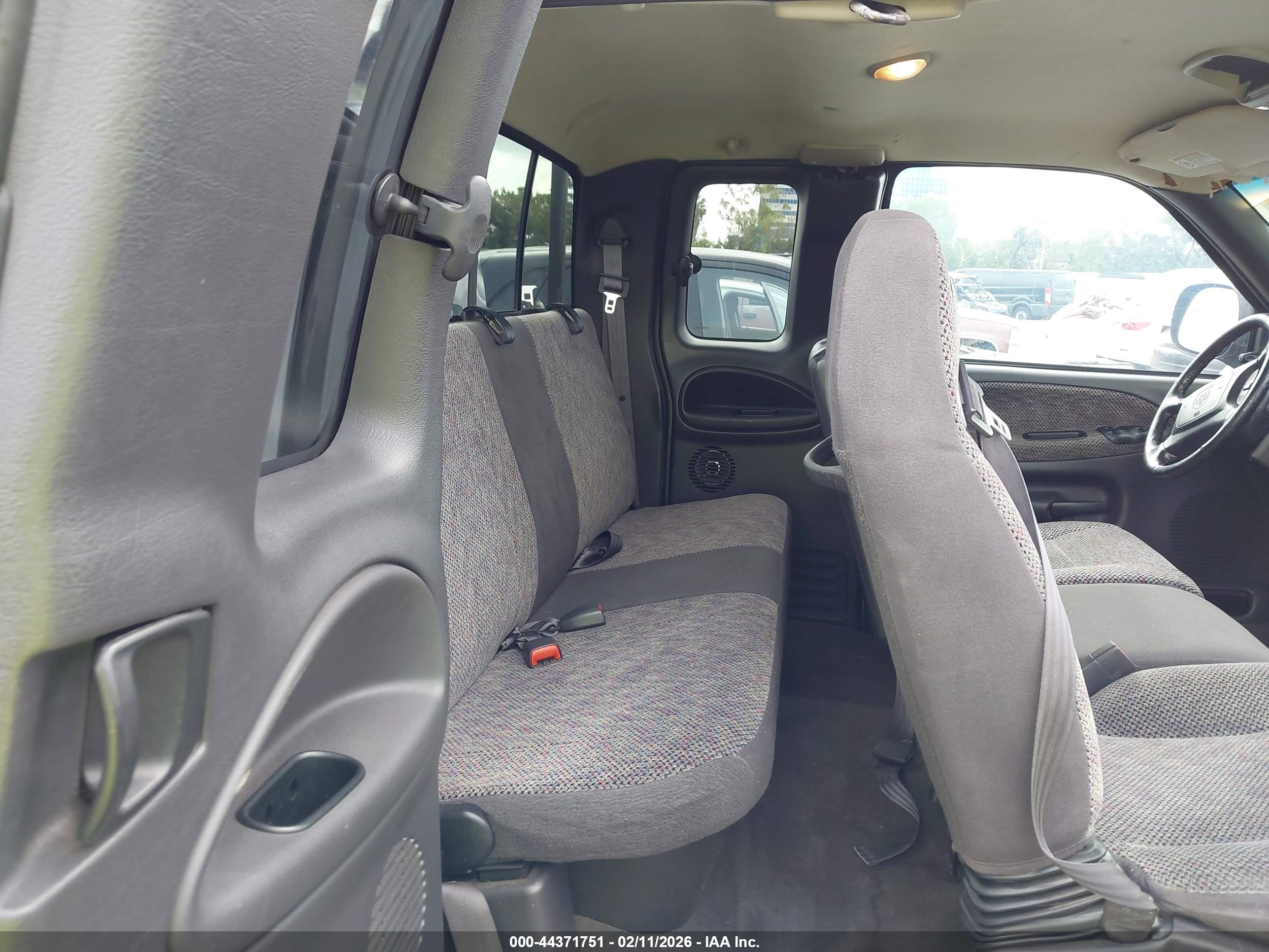 DODGE RAM image 8