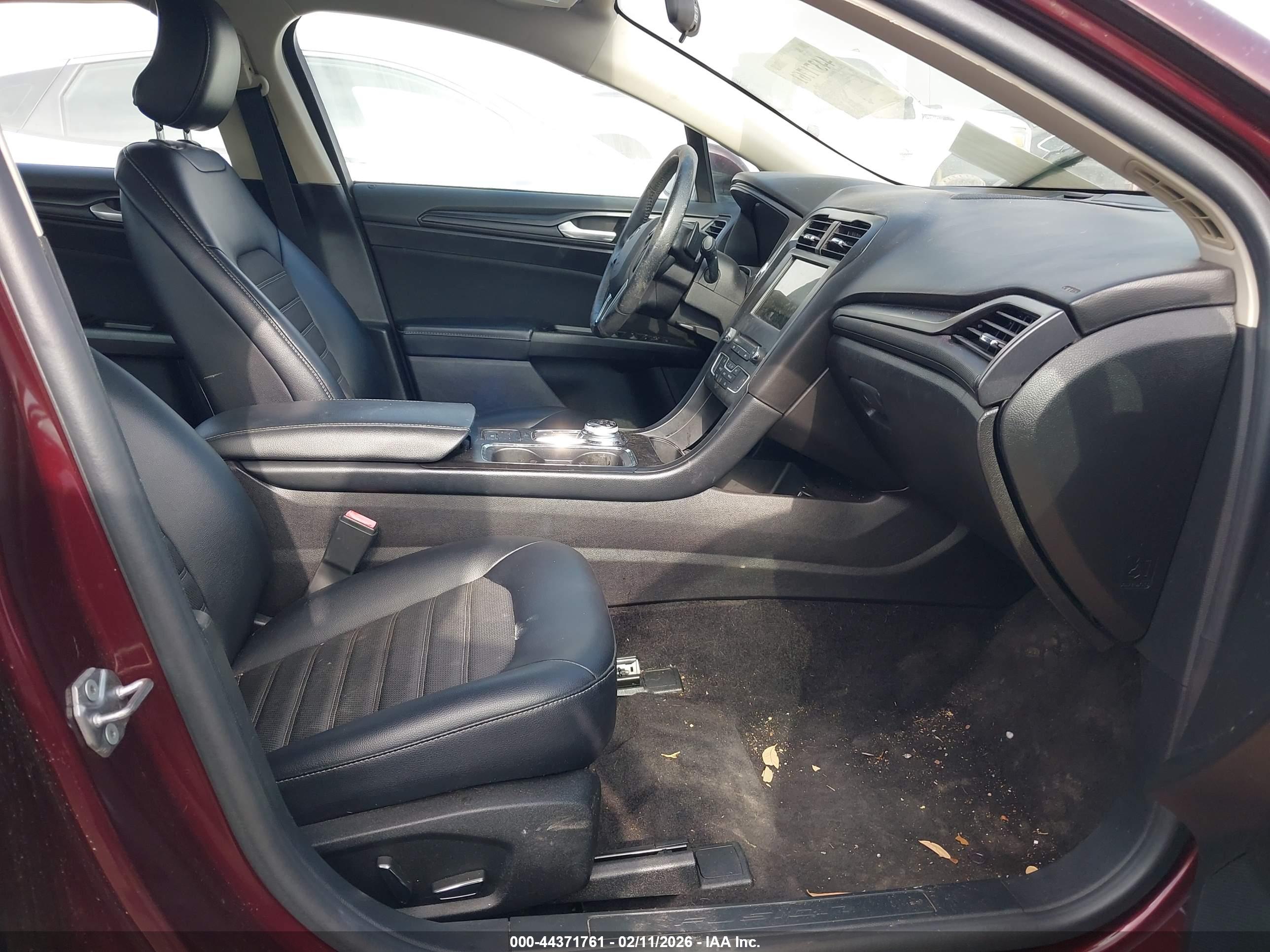 FORD FUSION image 5