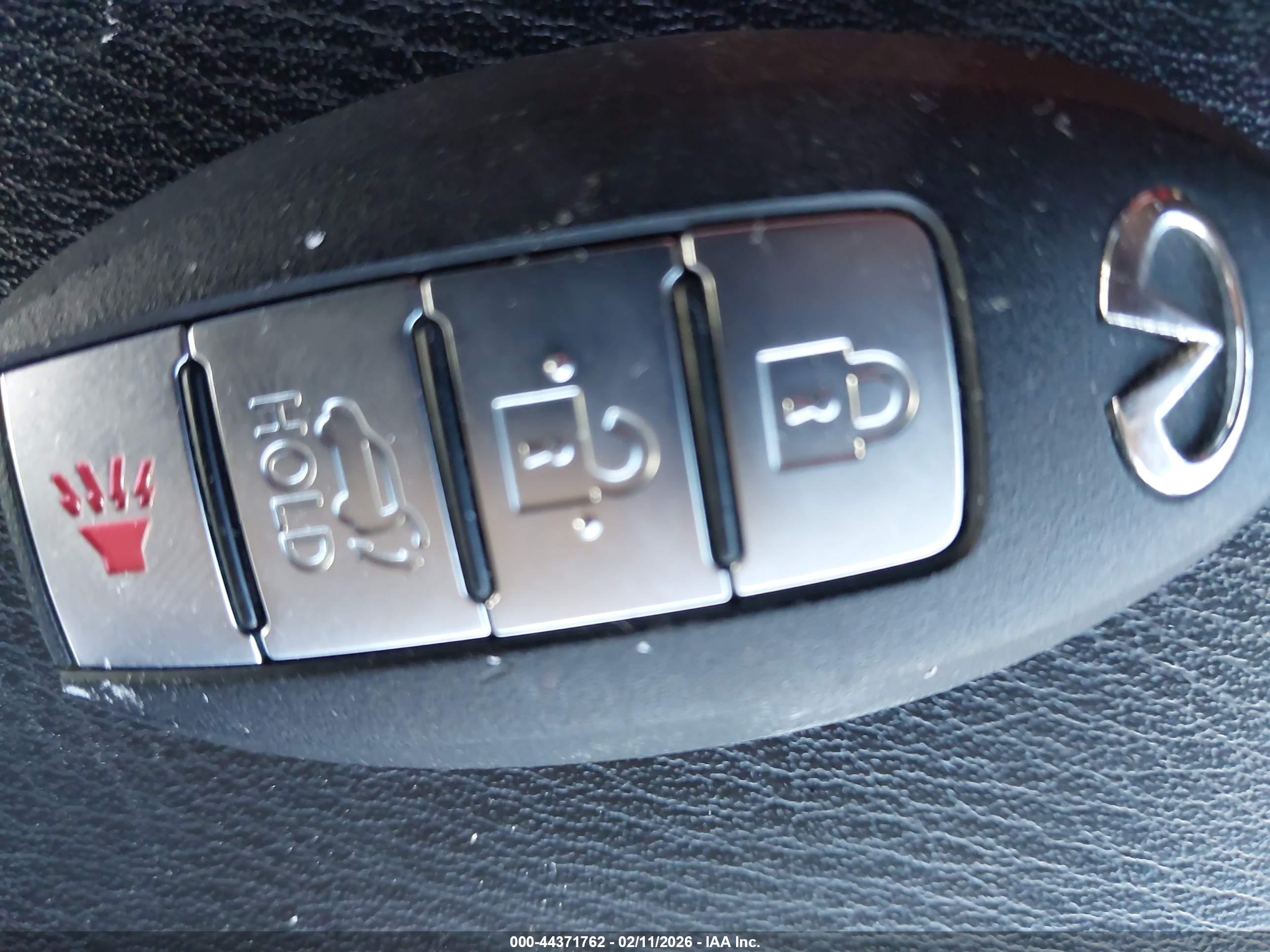 INFINITI QX56 image 11