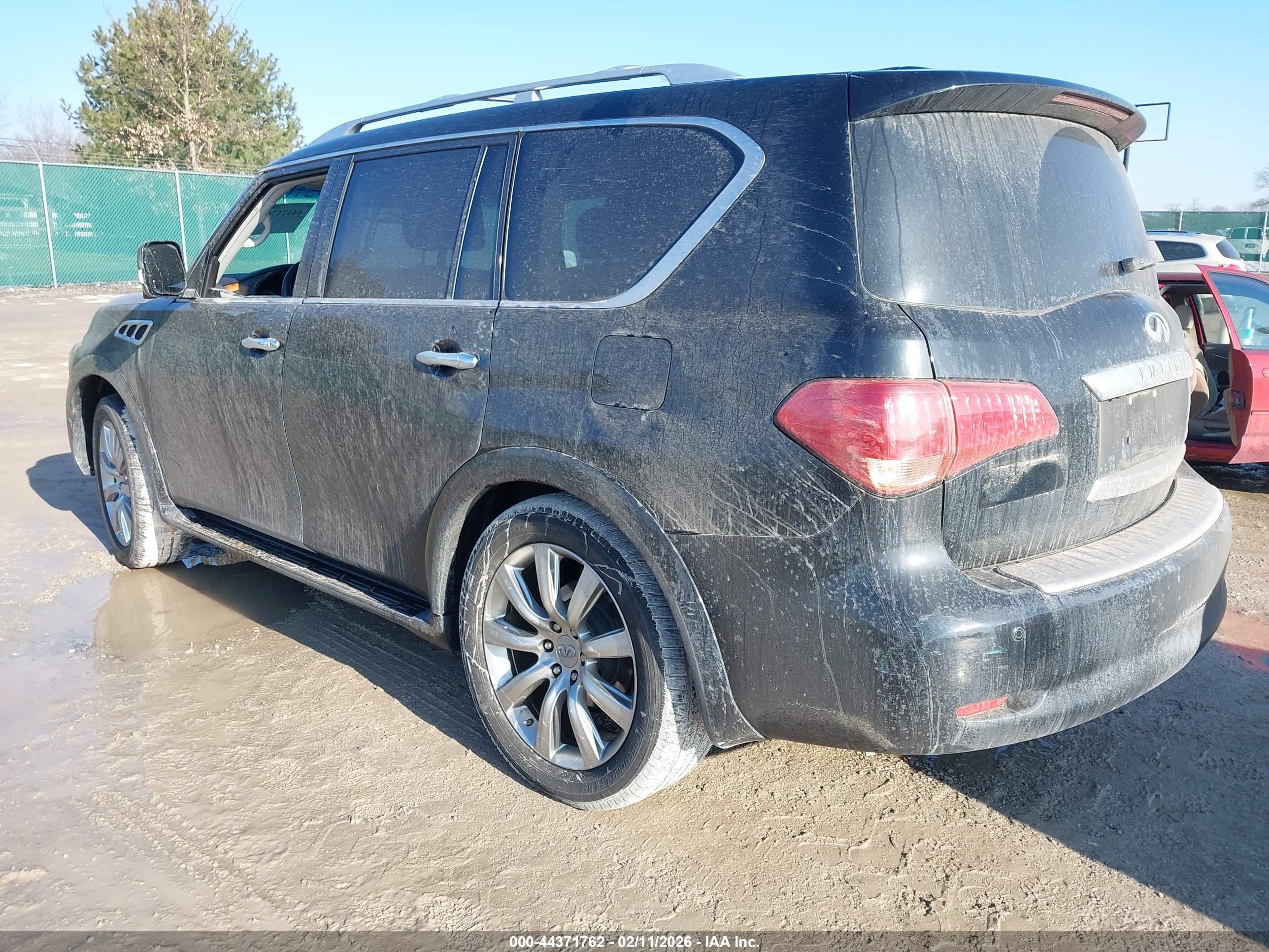 INFINITI QX56 image 3