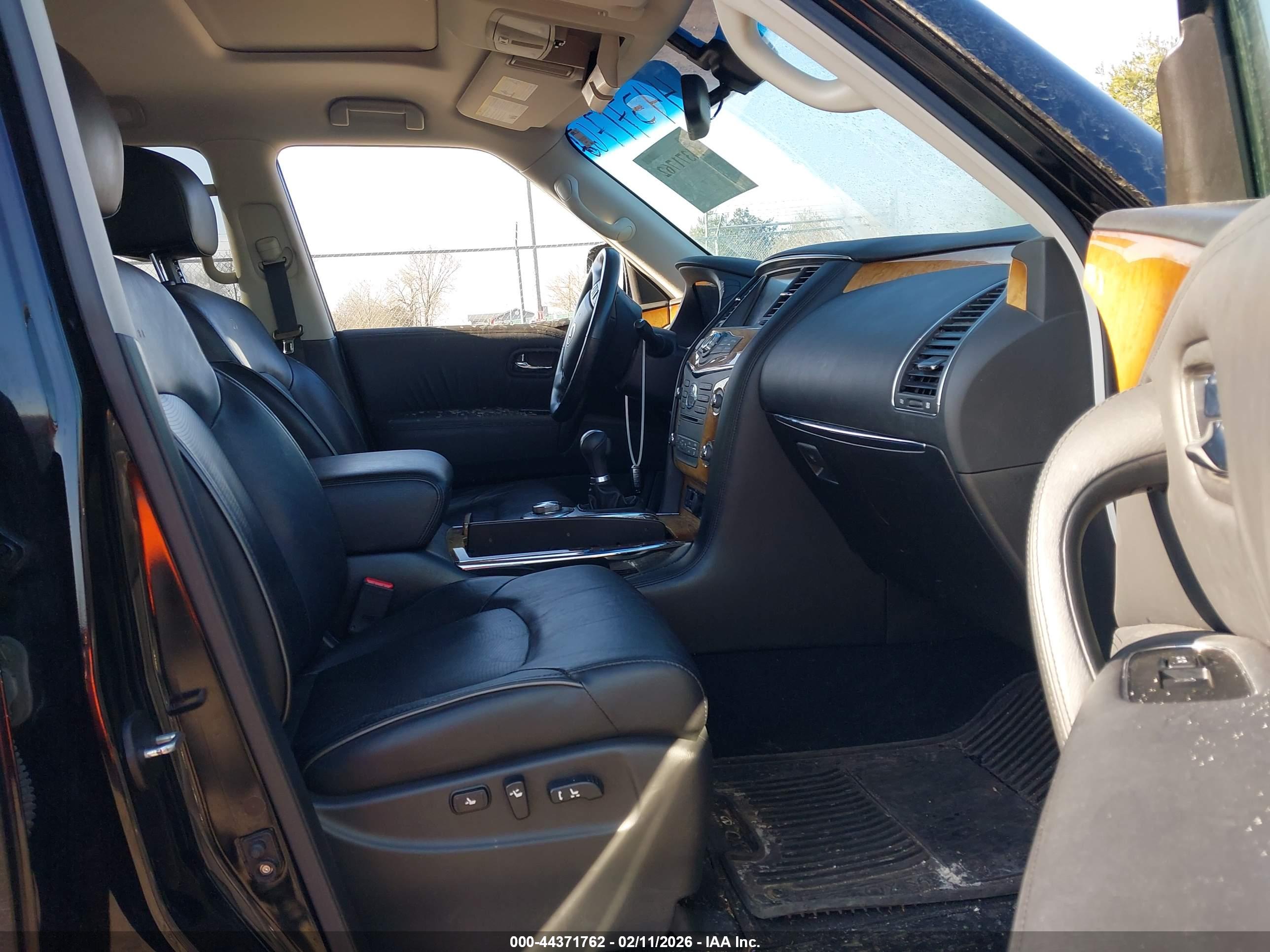 INFINITI QX56 image 5