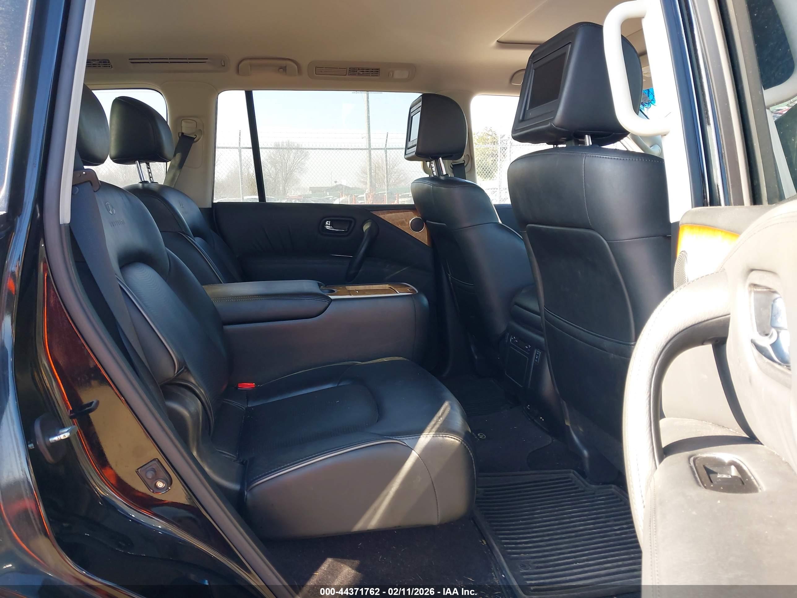 INFINITI QX56 image 8