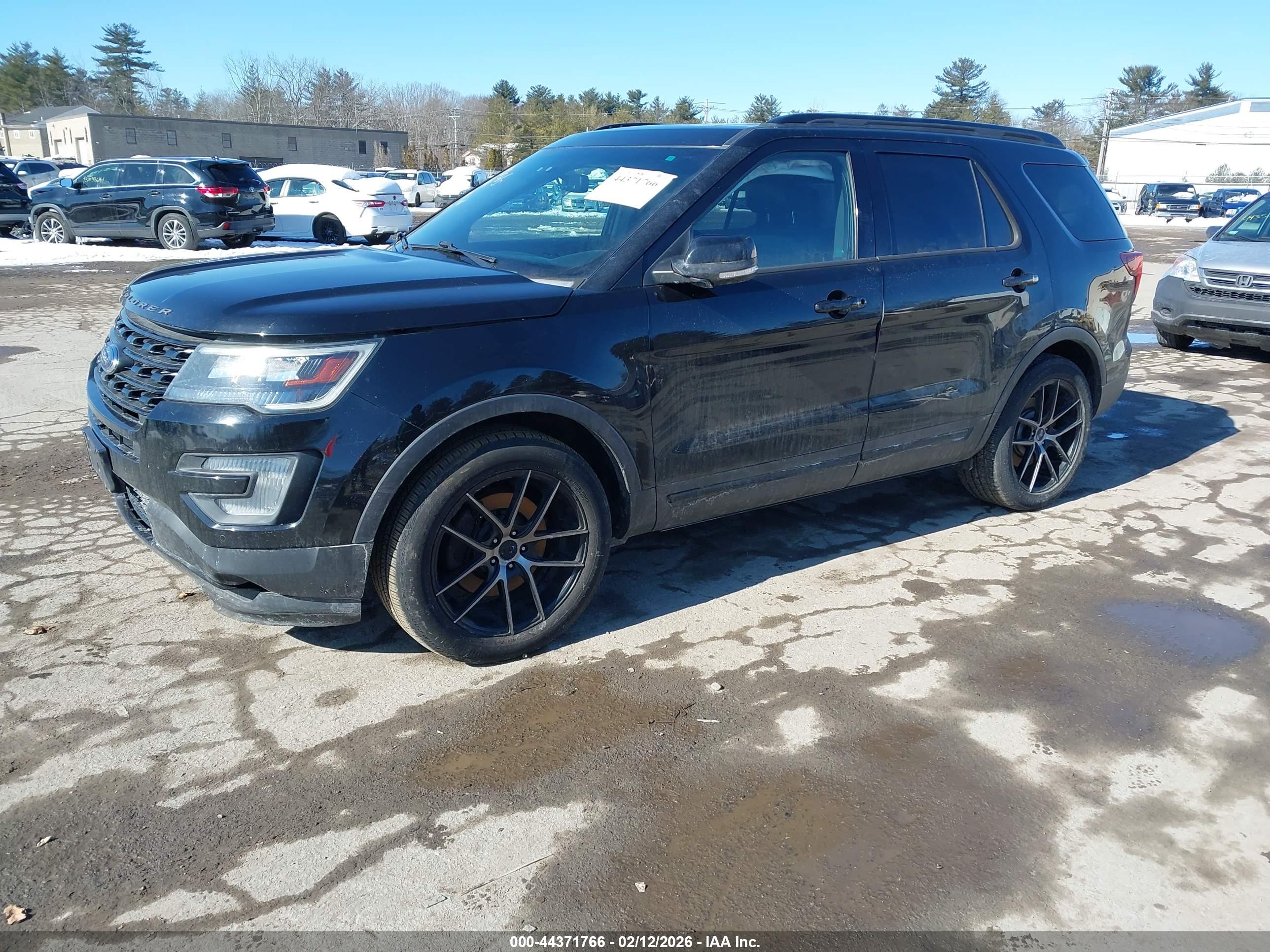 FORD EXPLORER image 2