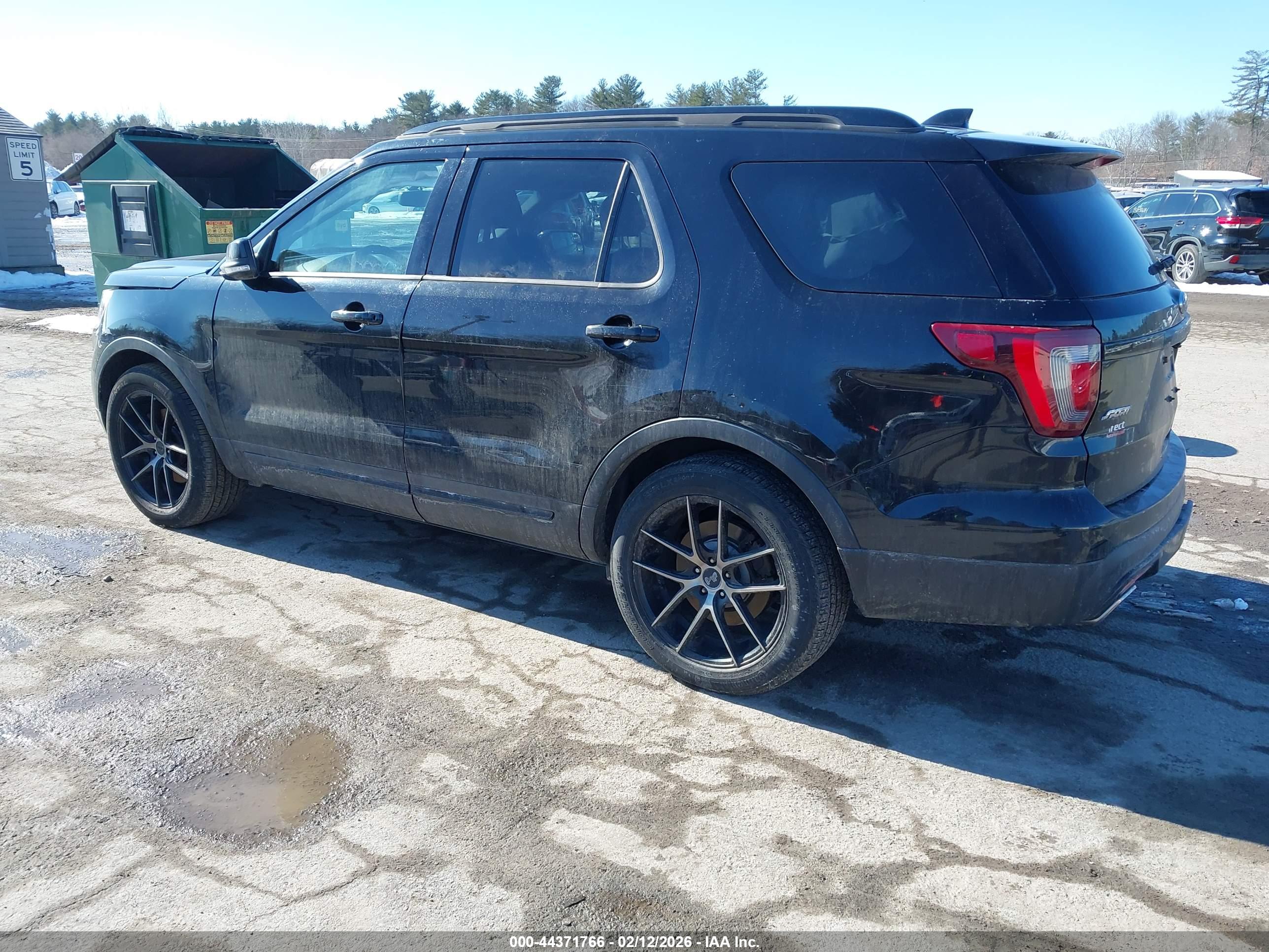 FORD EXPLORER image 3