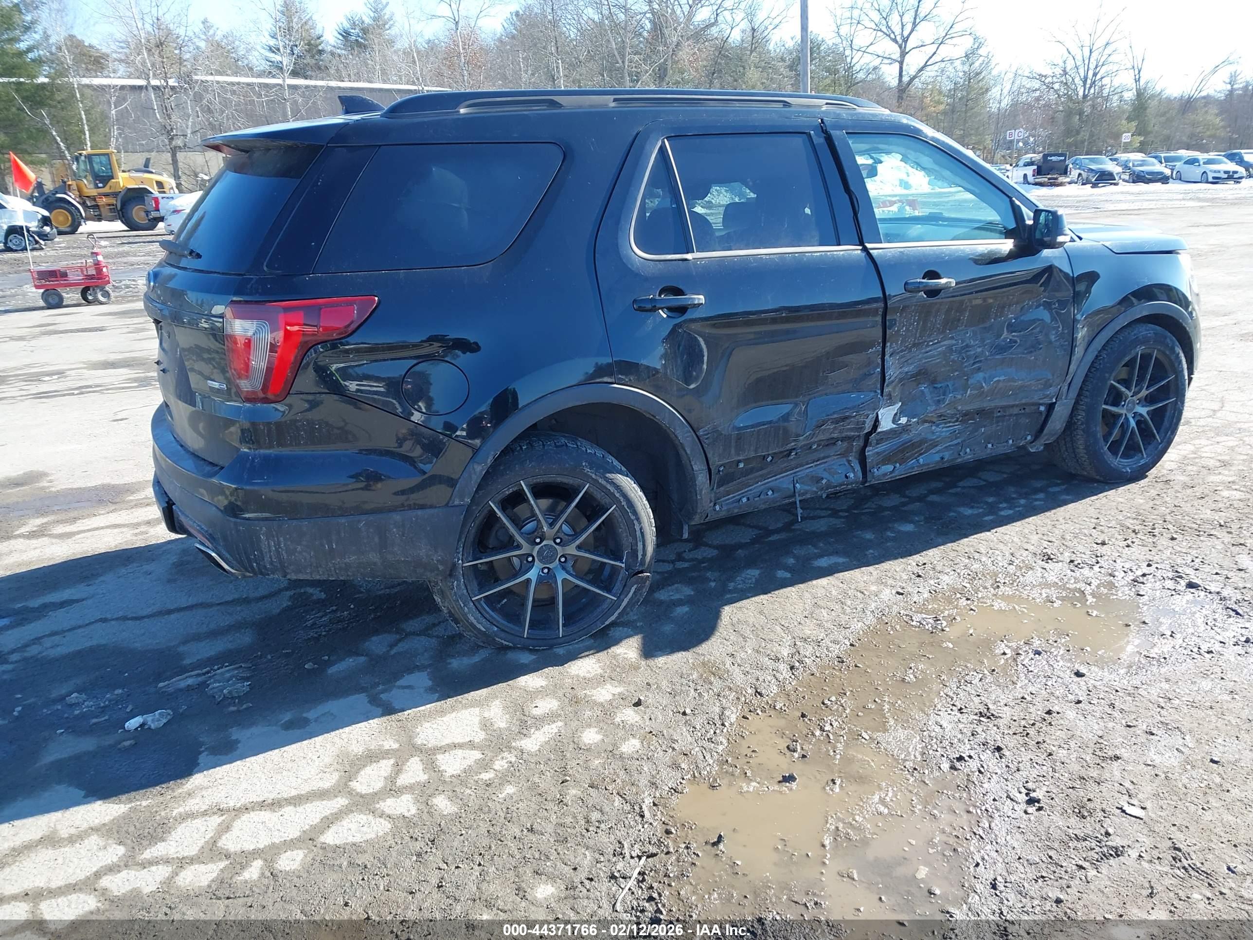 FORD EXPLORER image 4