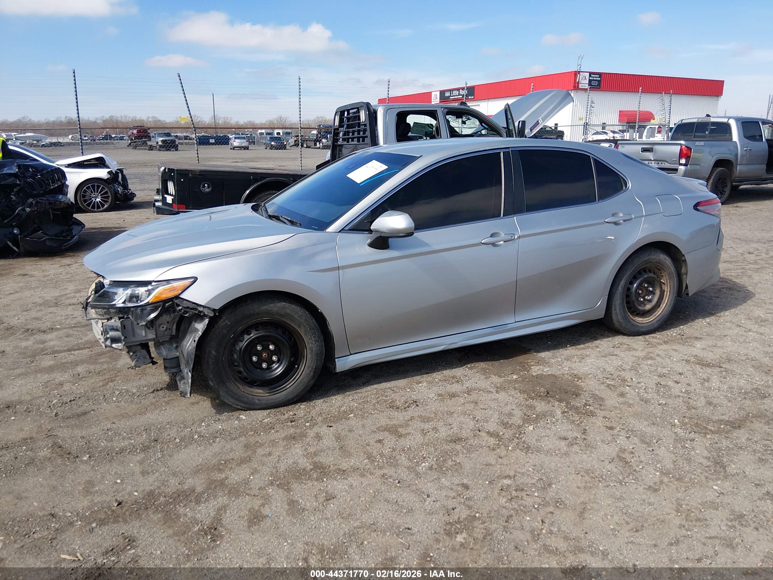 TOYOTA CAMRY image 2