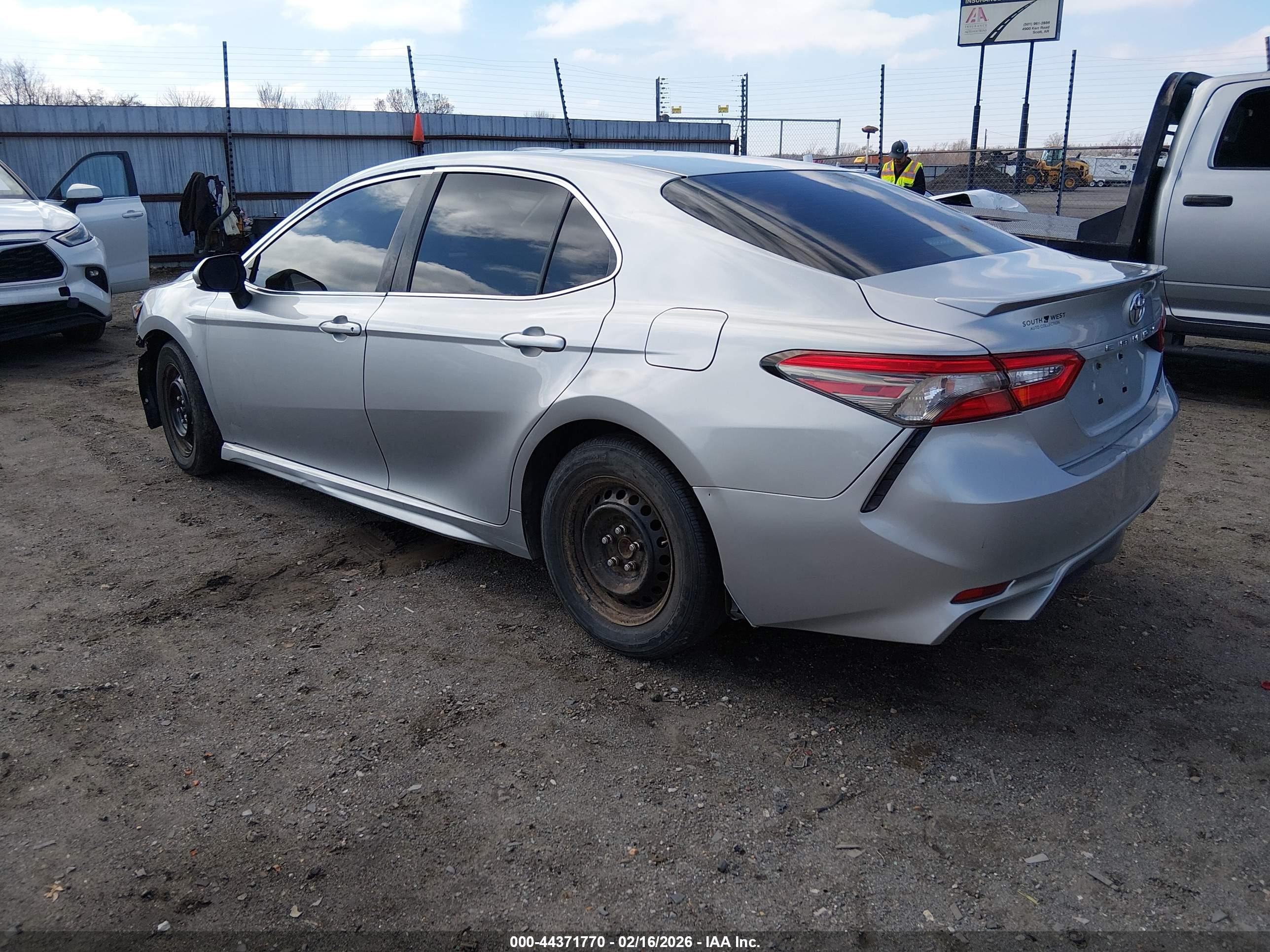 TOYOTA CAMRY image 3