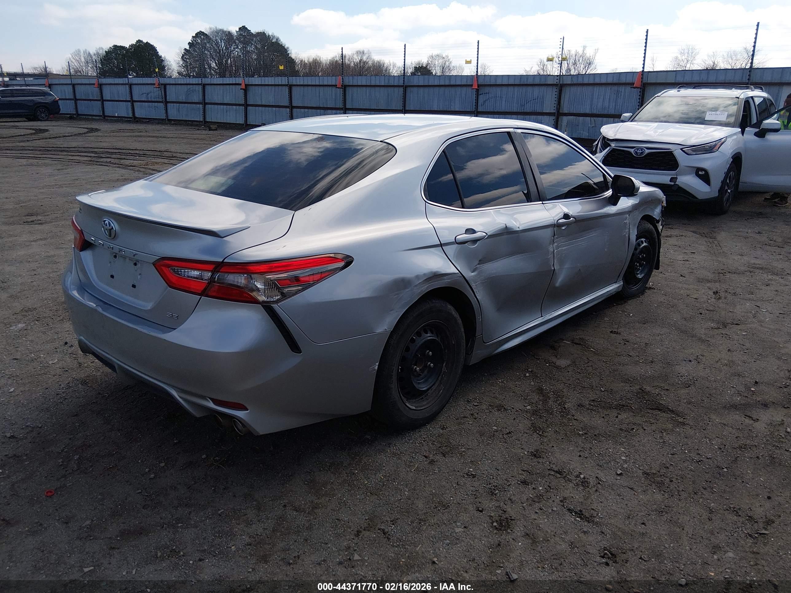 TOYOTA CAMRY image 4