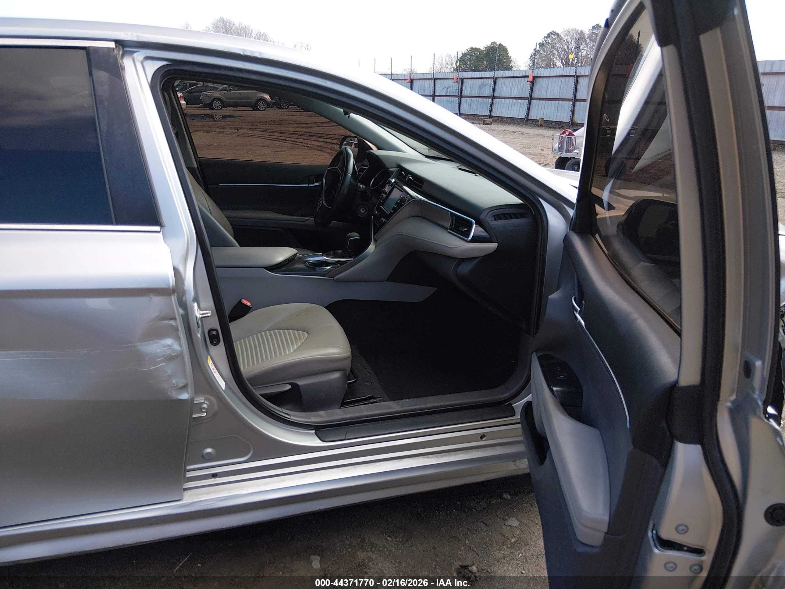 TOYOTA CAMRY image 5