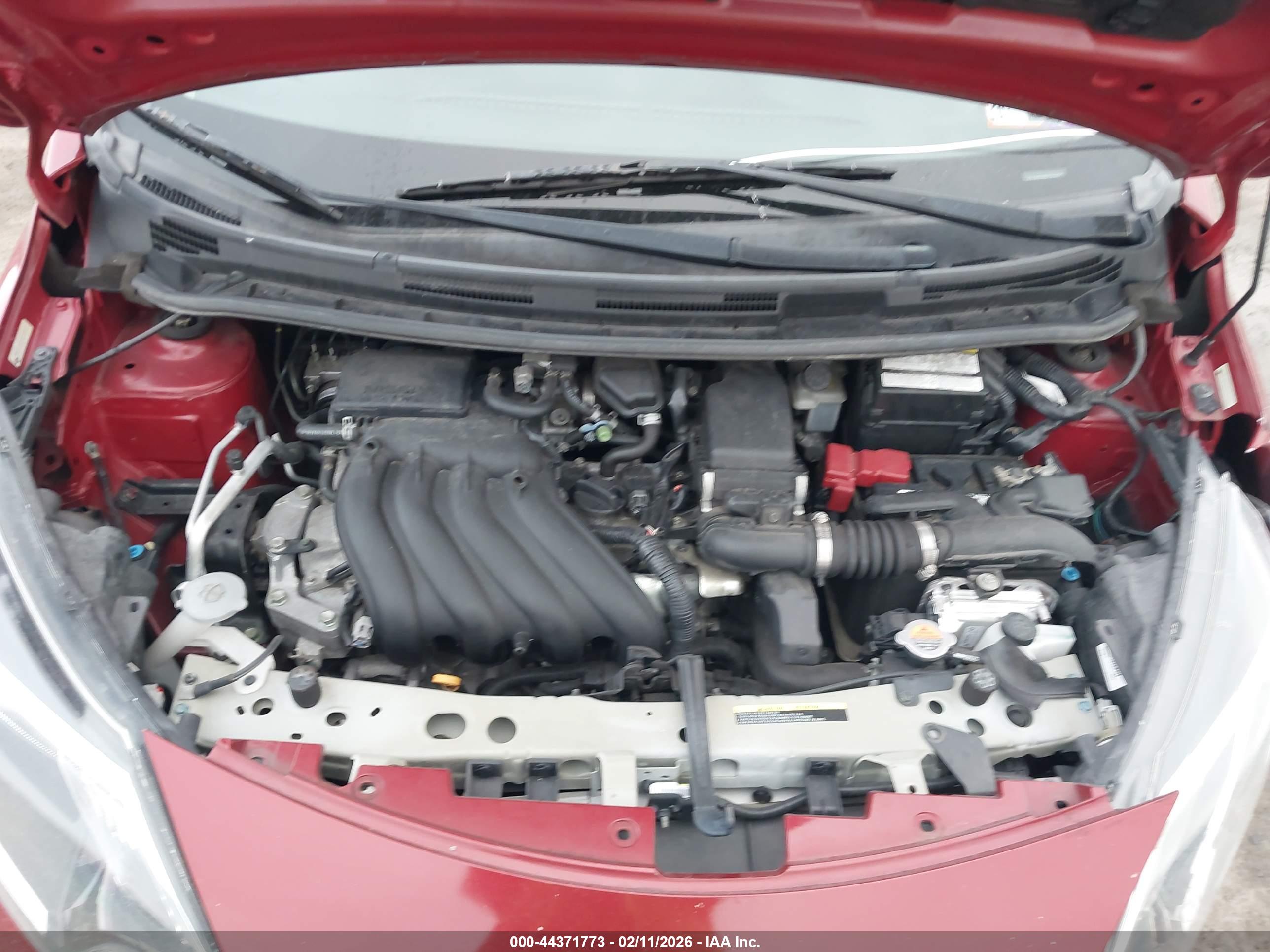 NISSAN VERSA image 10