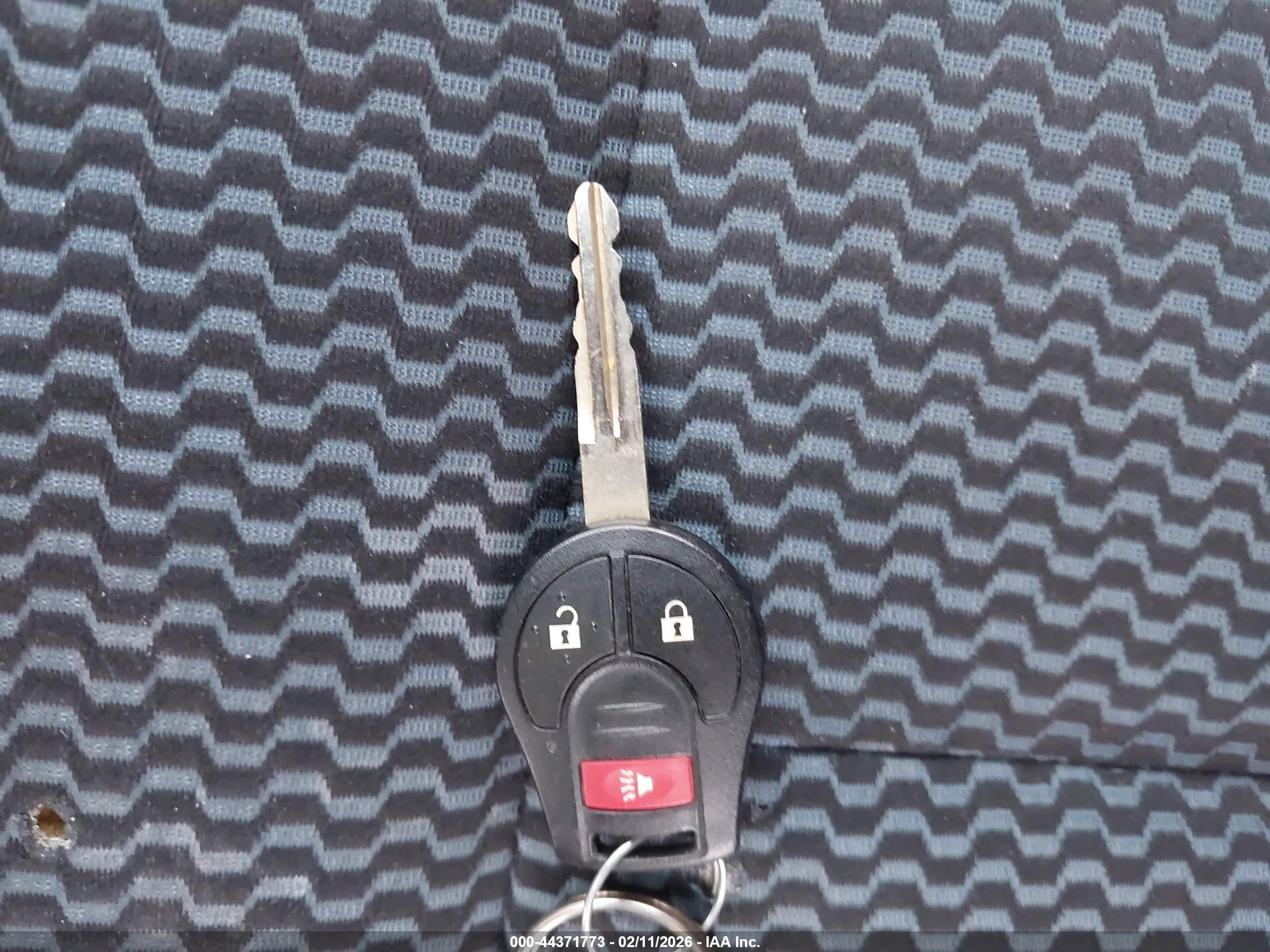 NISSAN VERSA image 11