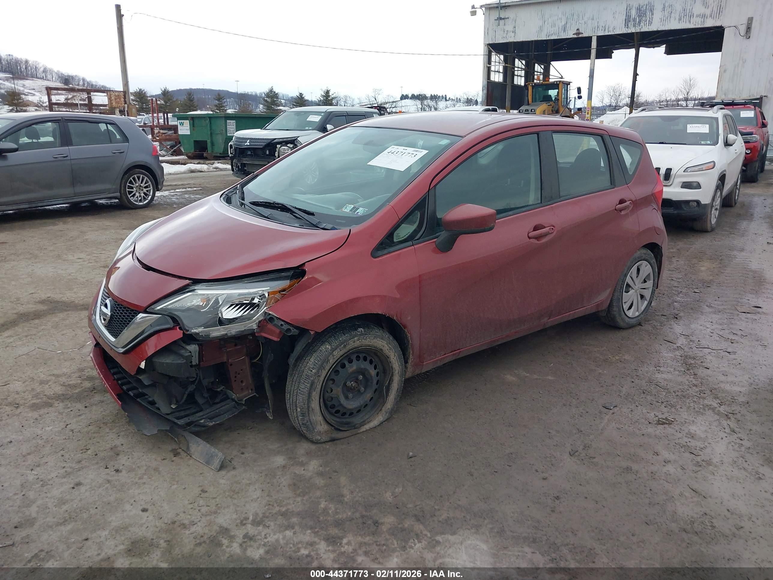 NISSAN VERSA image 2