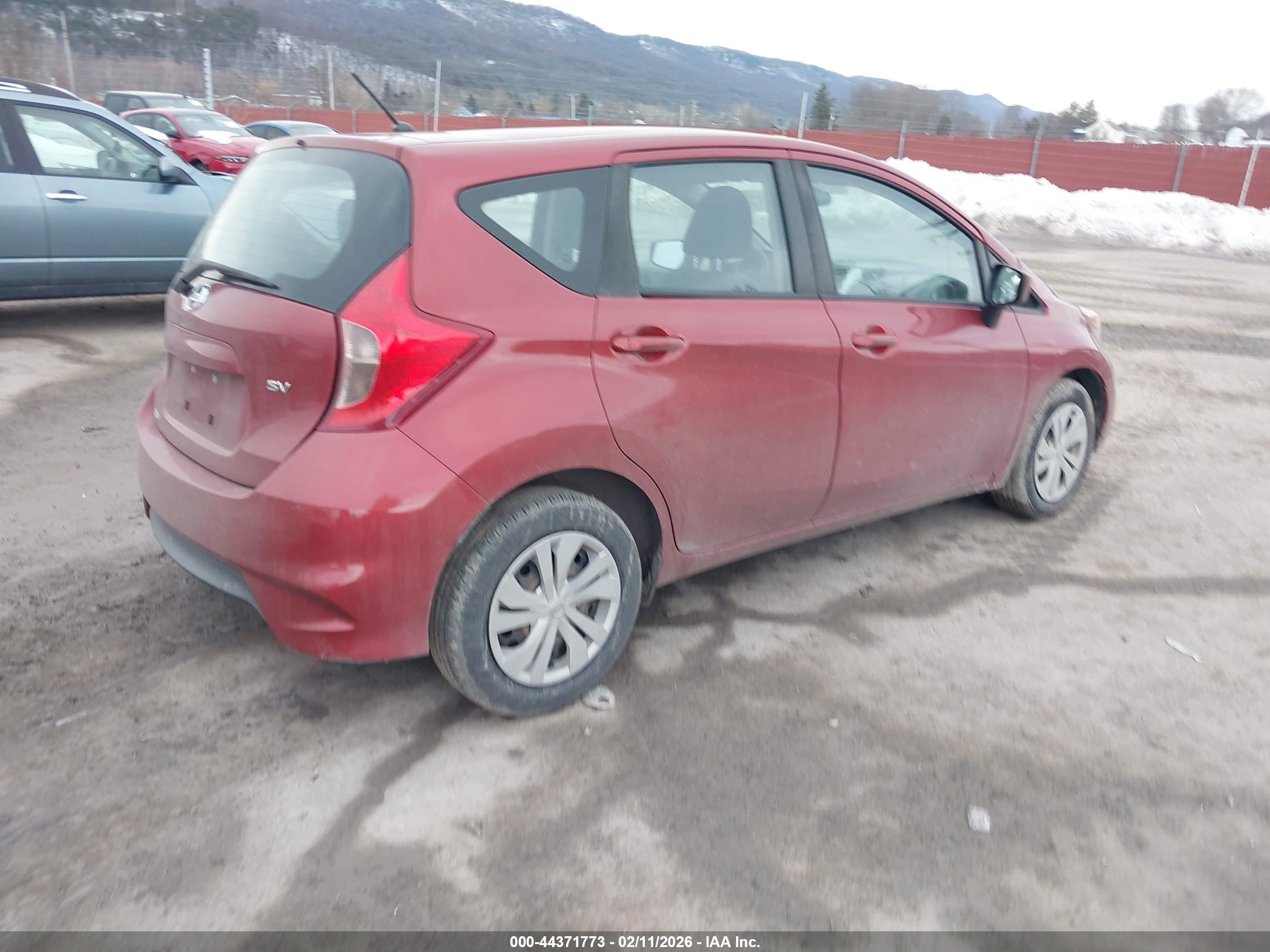 NISSAN VERSA image 4