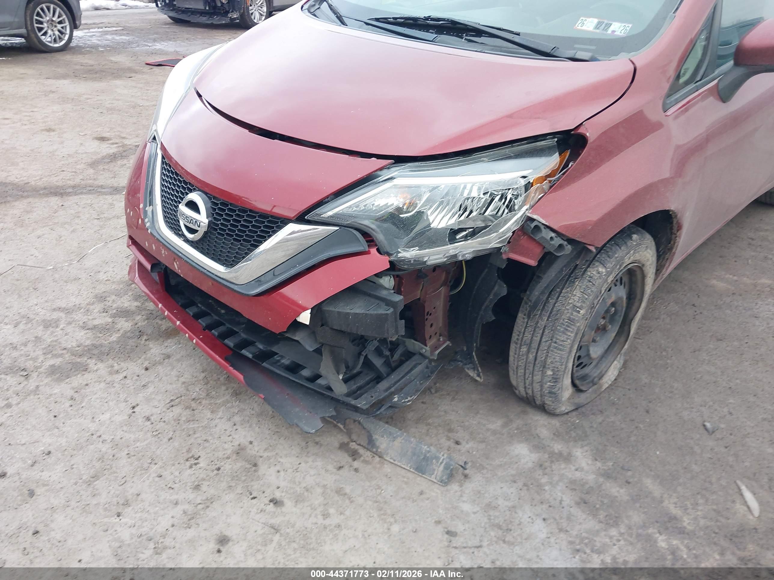 NISSAN VERSA image 6