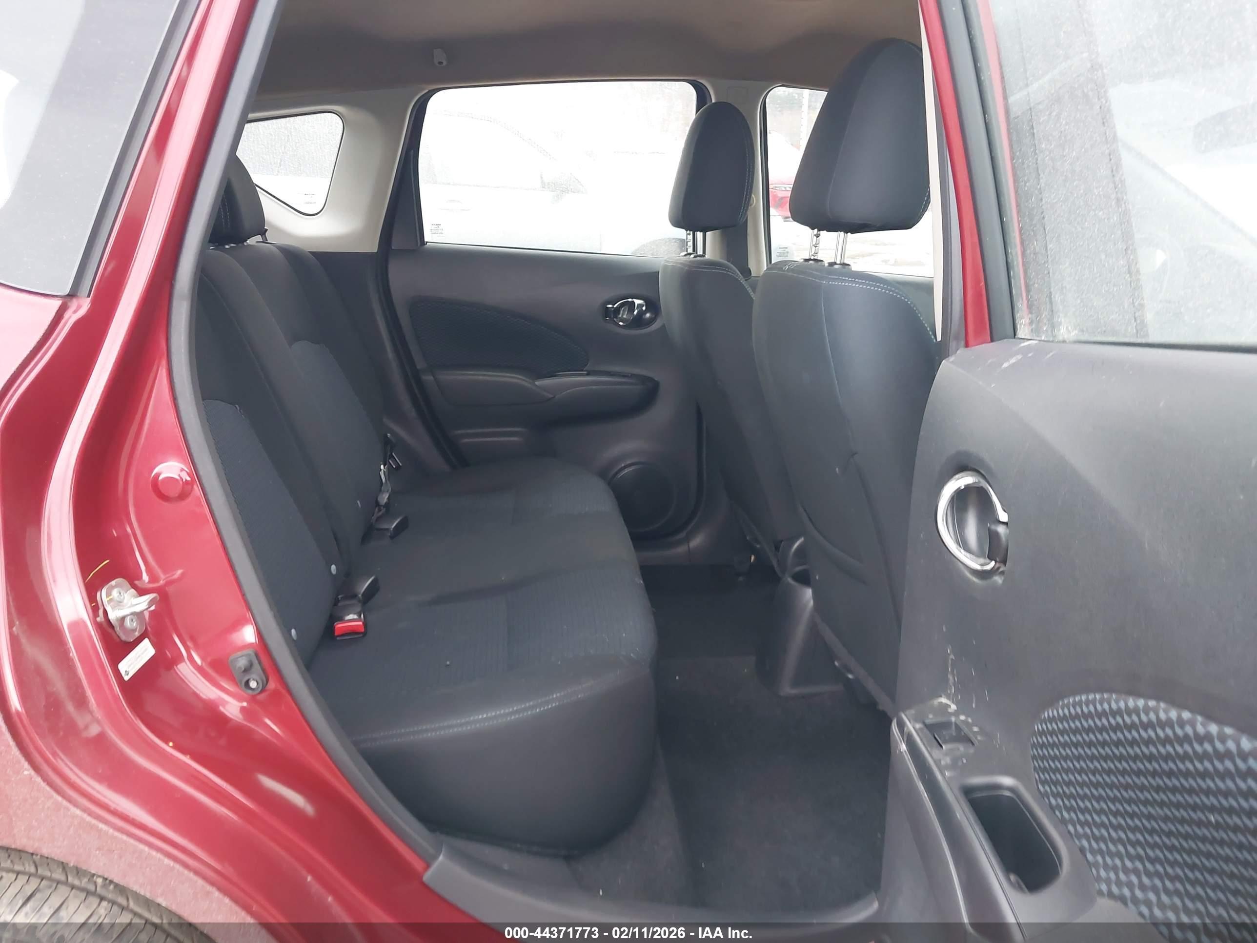 NISSAN VERSA image 8