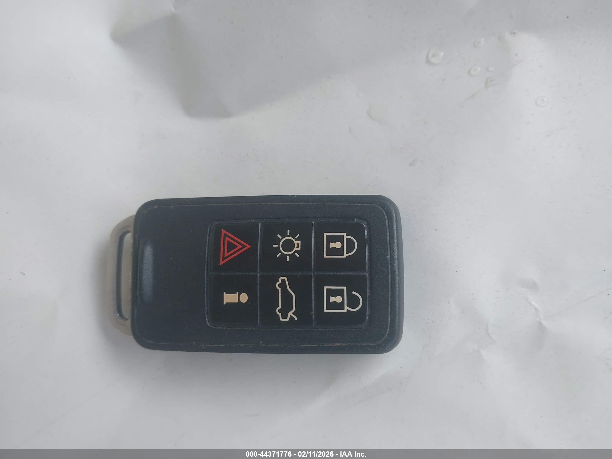 VOLVO S60 image 11