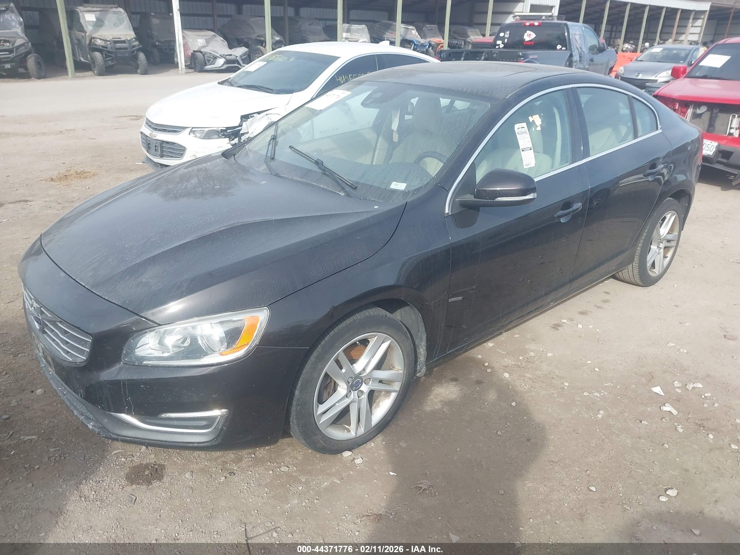 VOLVO S60 image 2