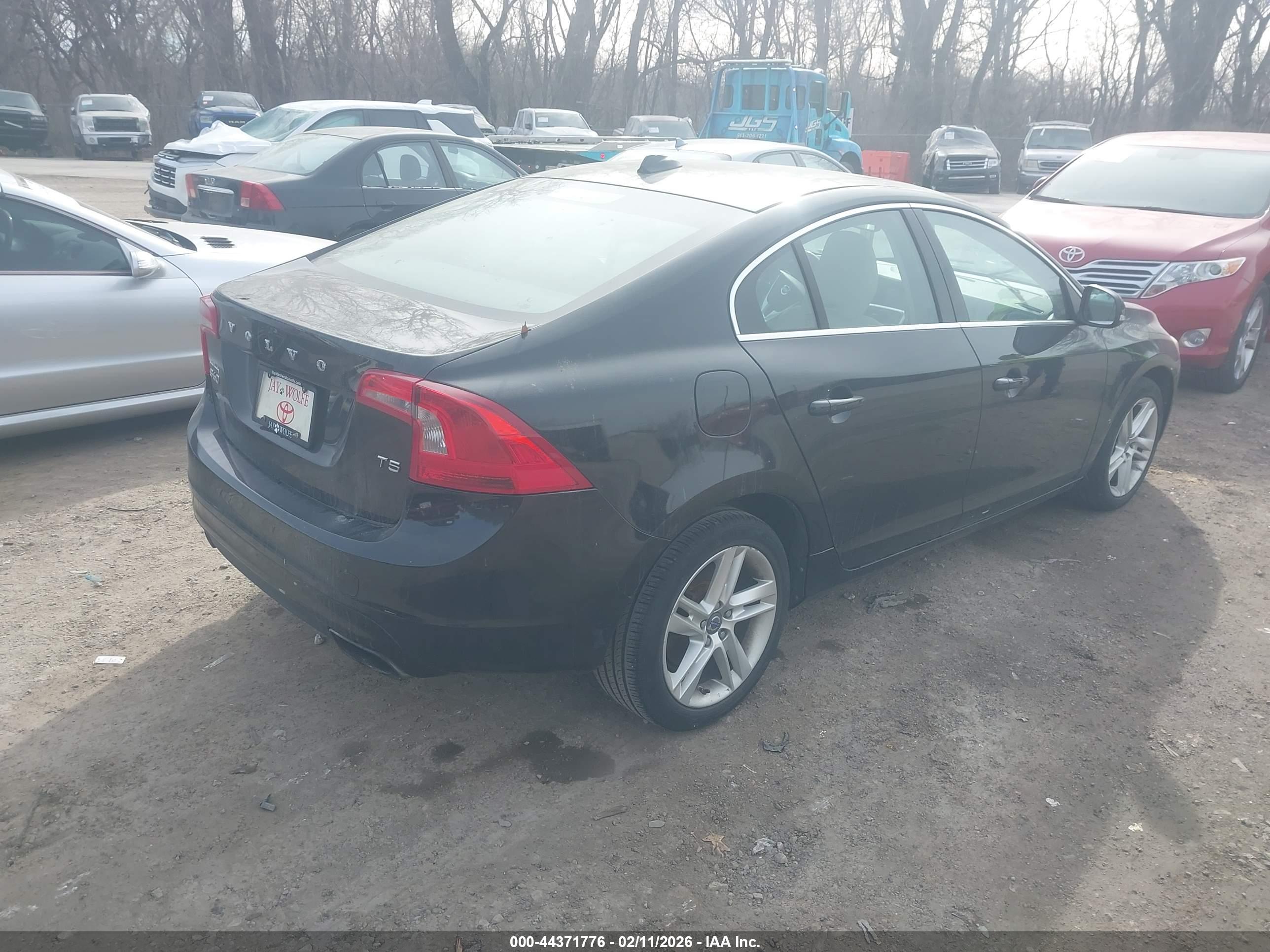 VOLVO S60 image 4