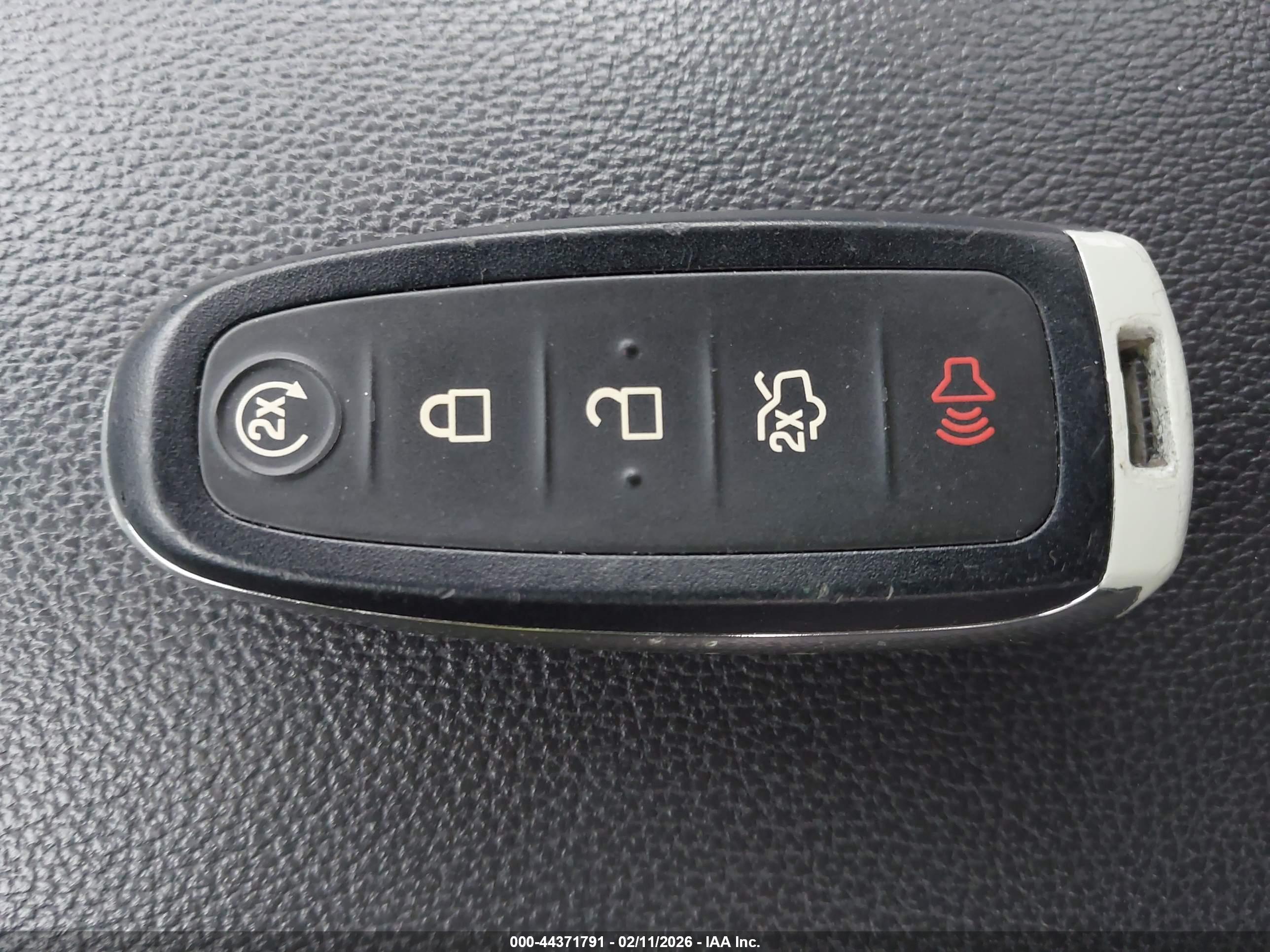 FORD ESCAPE image 11