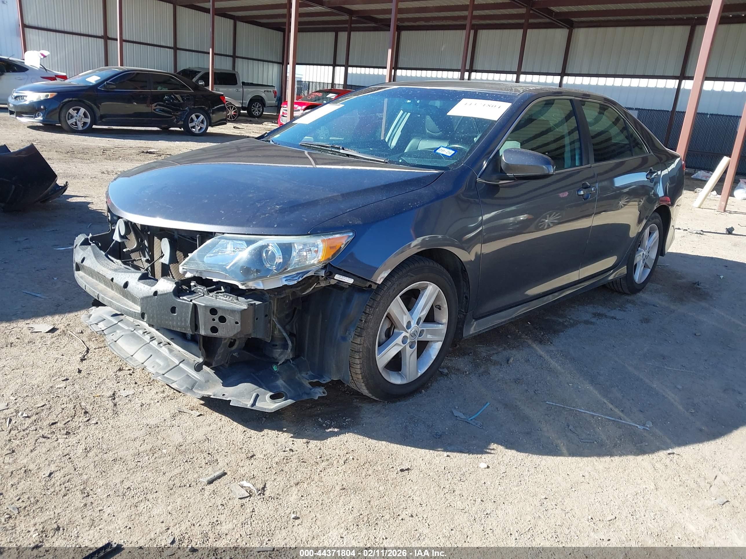 TOYOTA CAMRY image 2