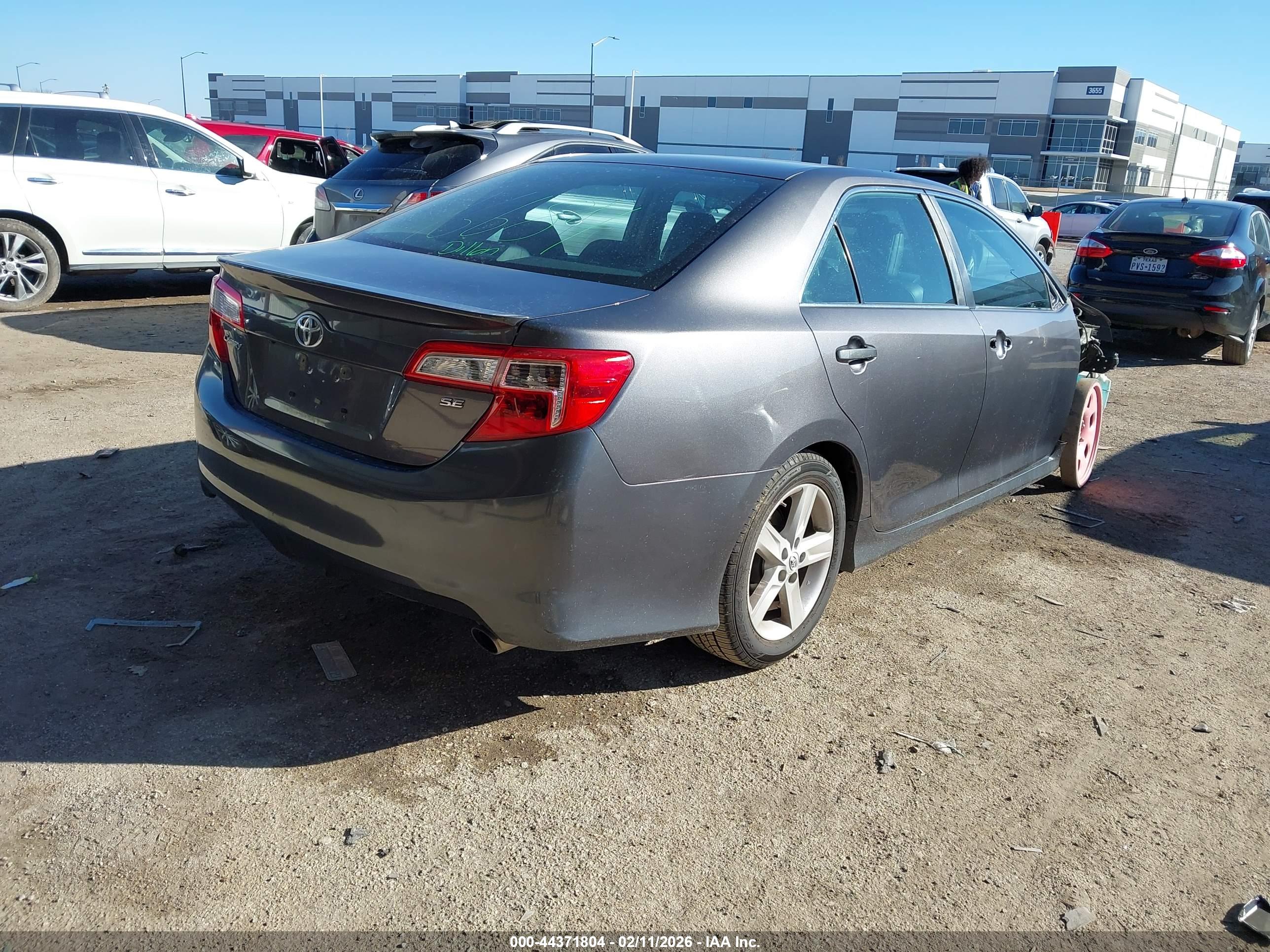 TOYOTA CAMRY image 4