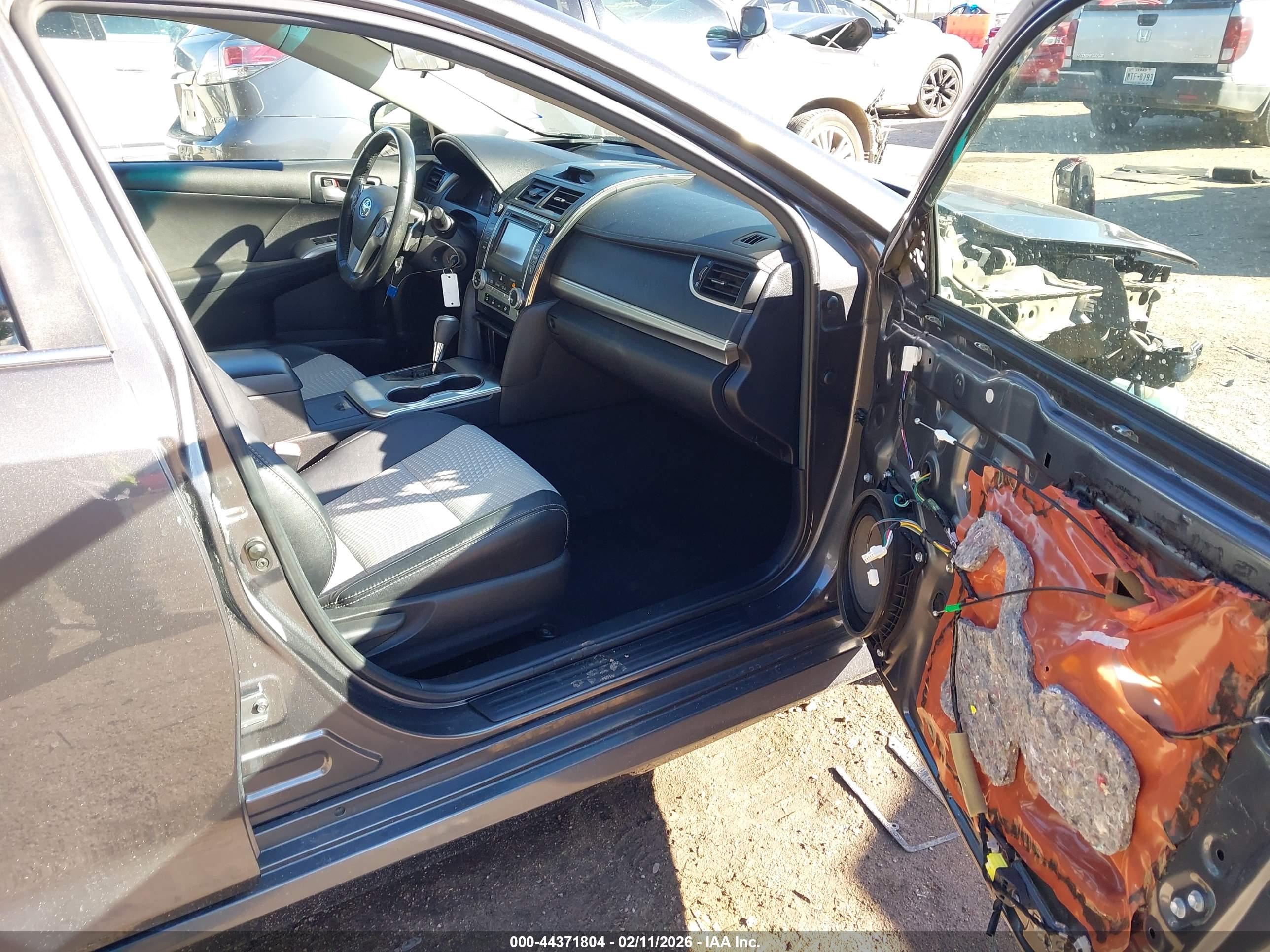 TOYOTA CAMRY image 5