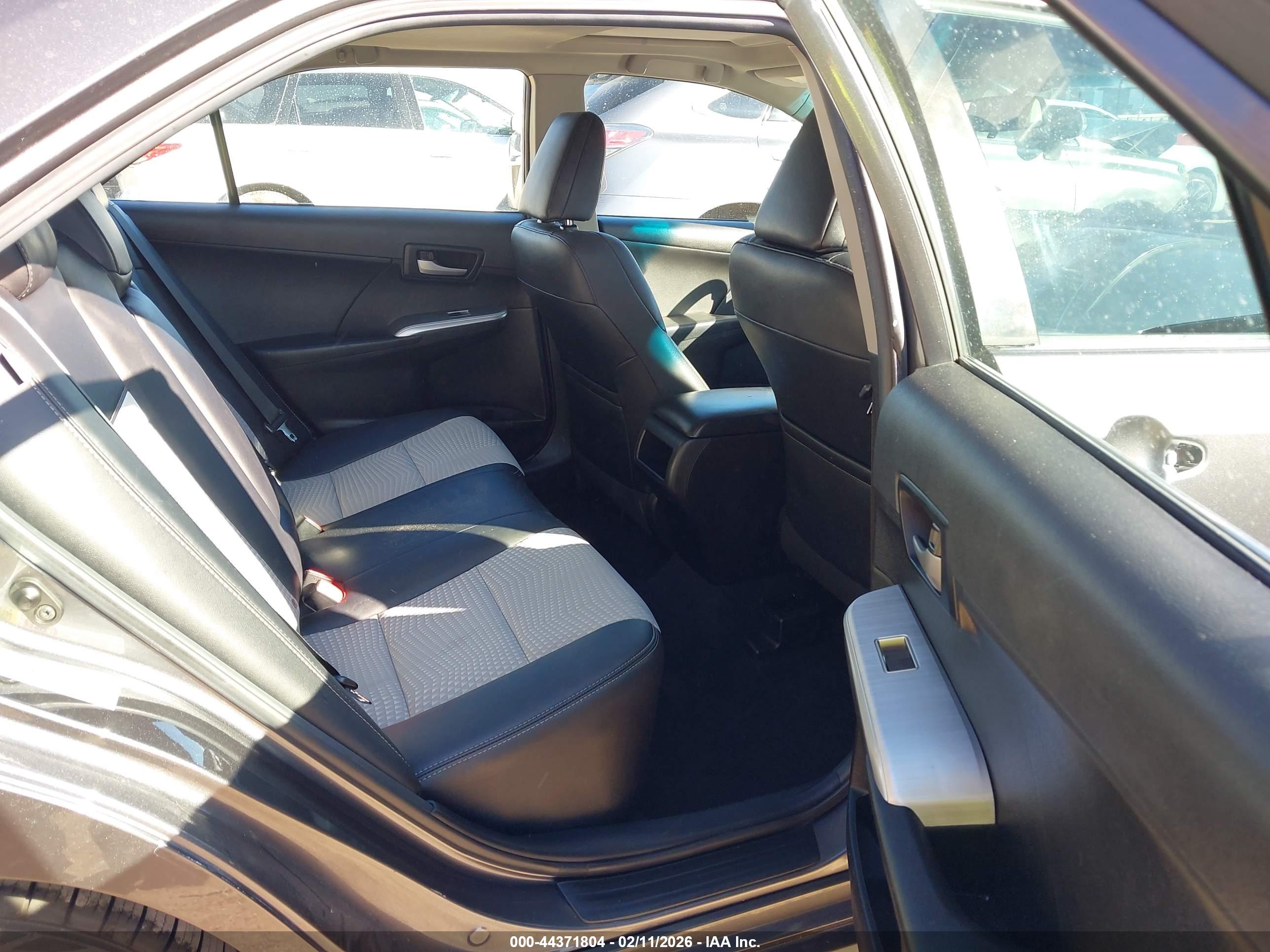 TOYOTA CAMRY image 8