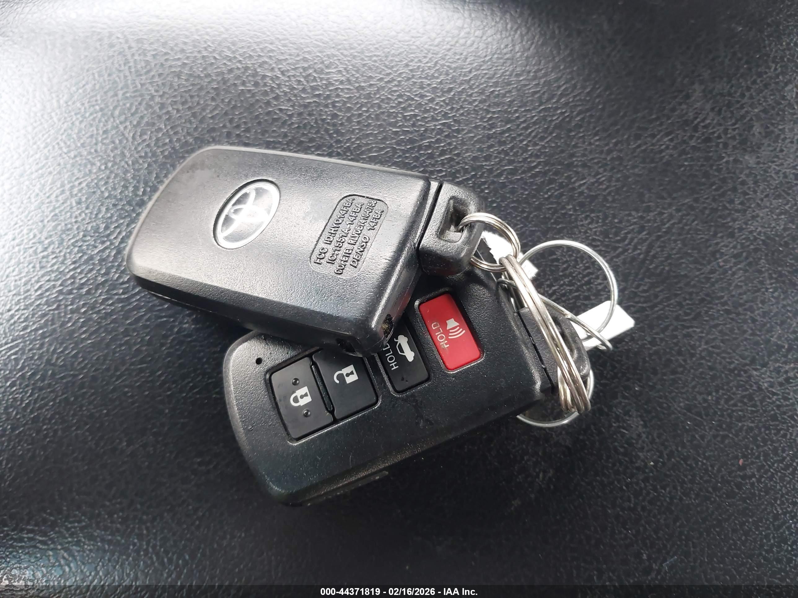 TOYOTA CAMRY image 11