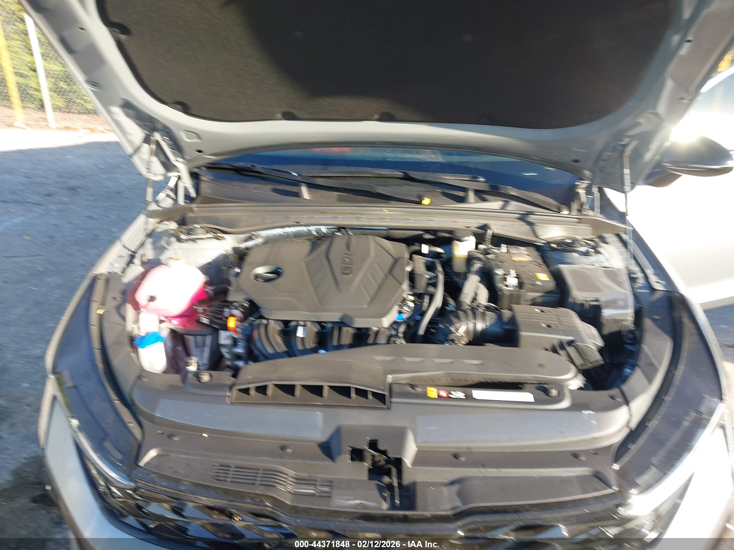 KIA K5 image 10