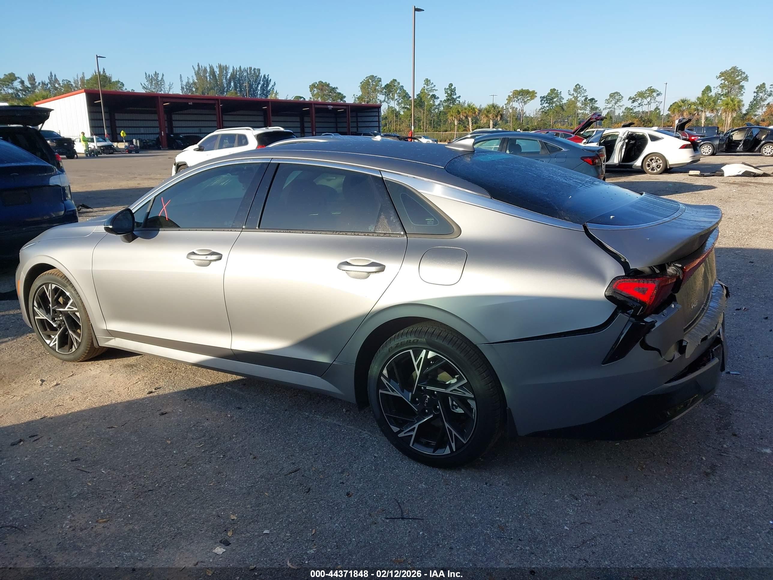 KIA K5 image 3