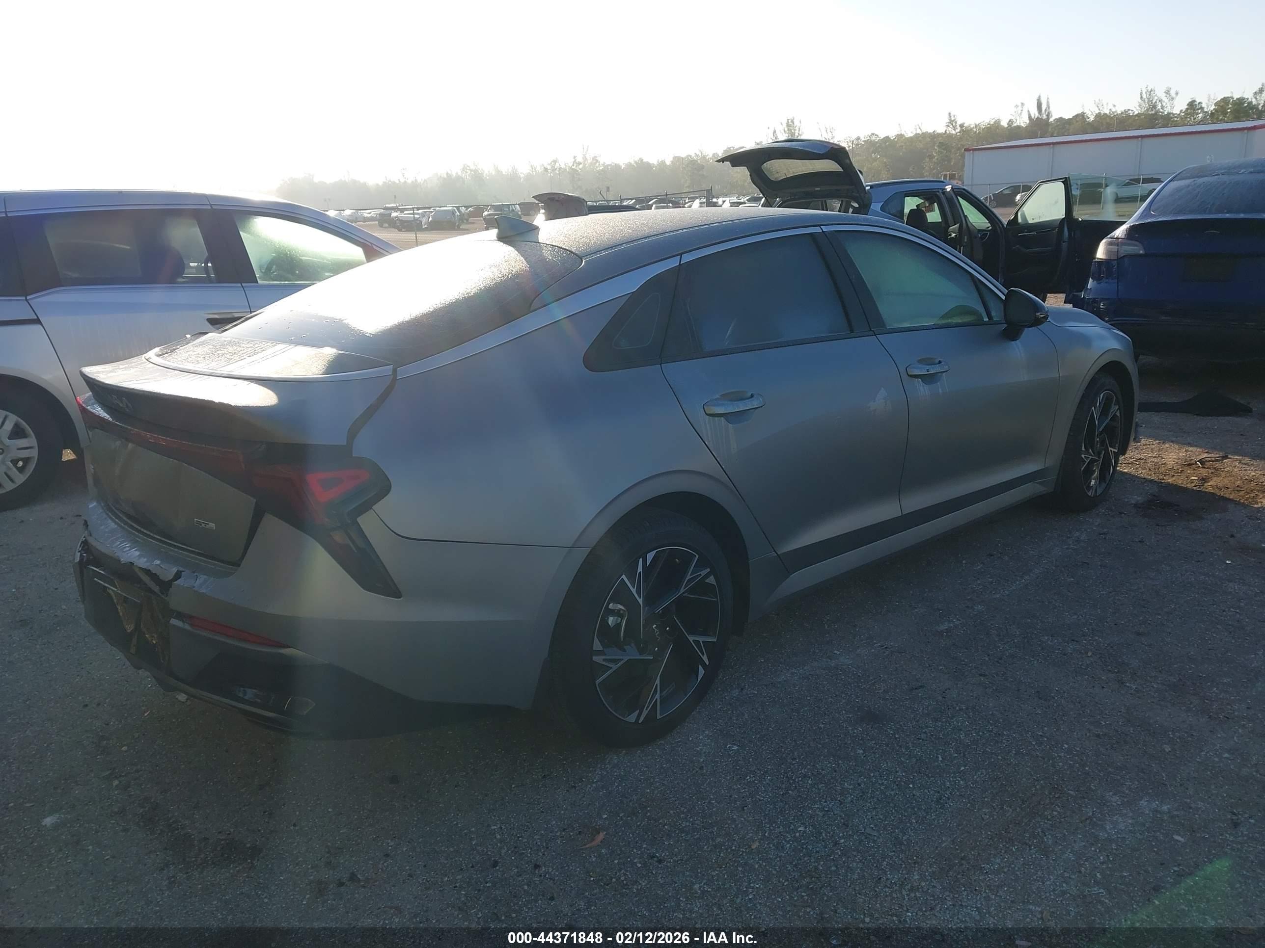 KIA K5 image 4