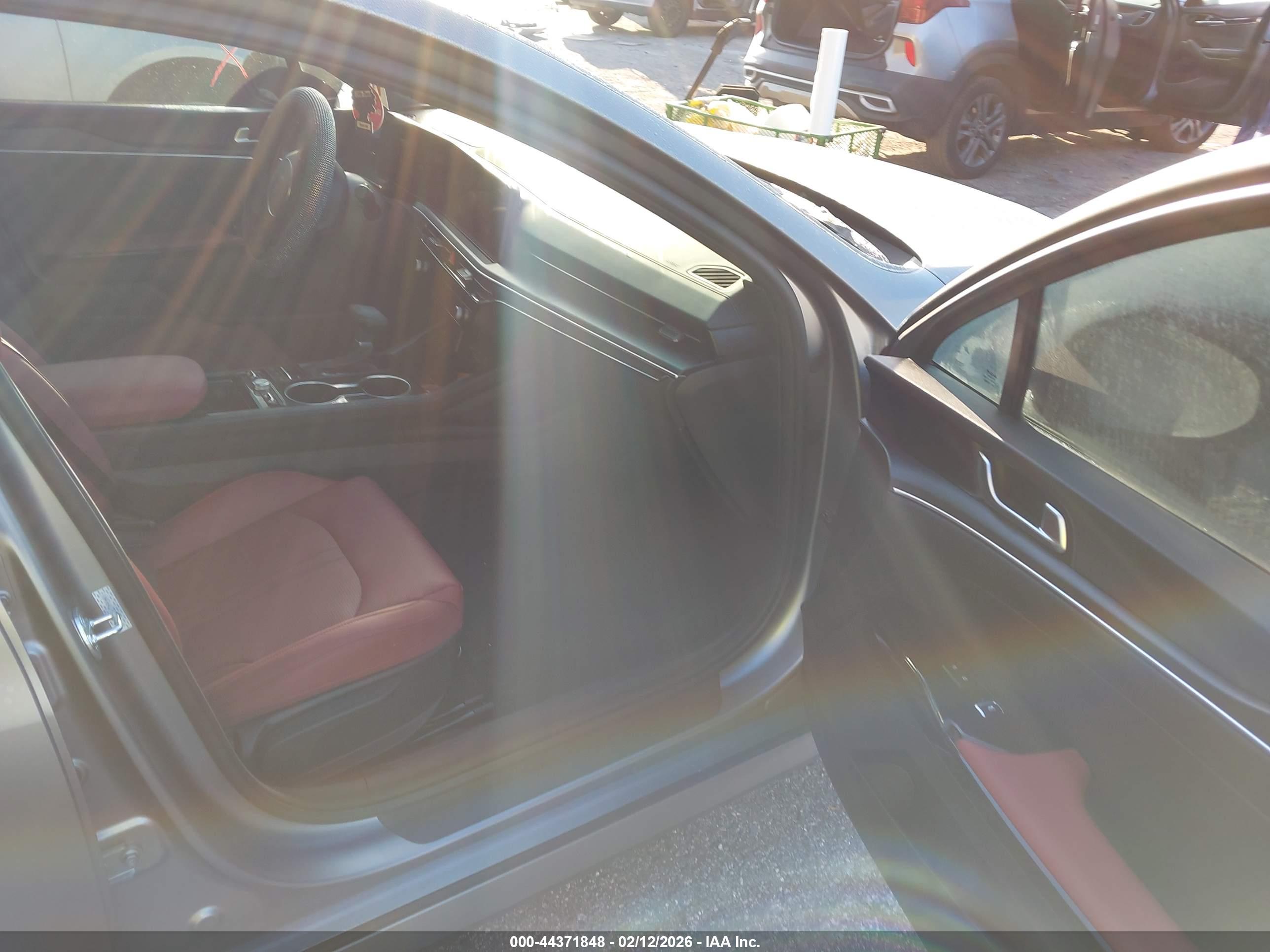 KIA K5 image 5