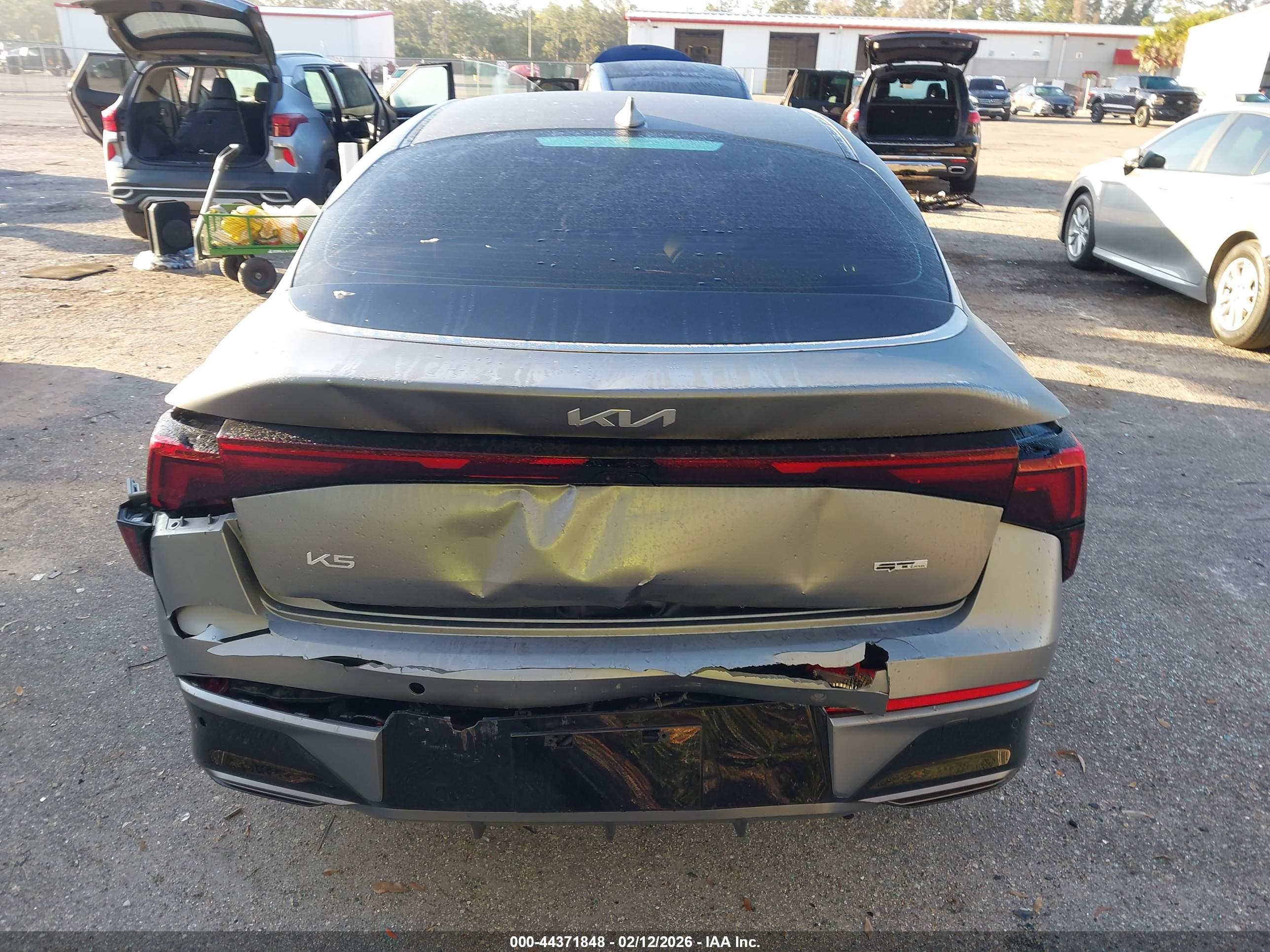 KIA K5 image 6