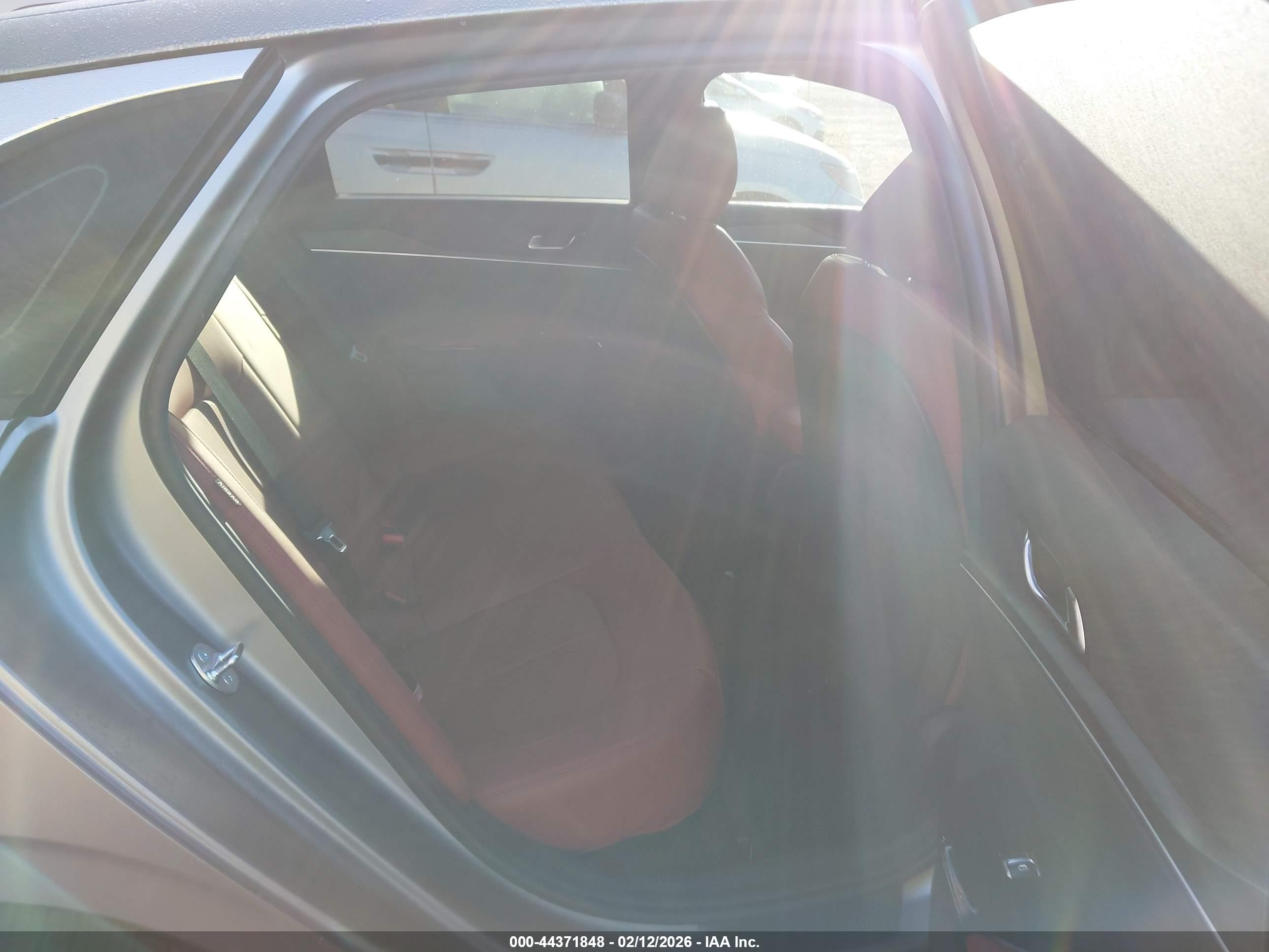 KIA K5 image 8