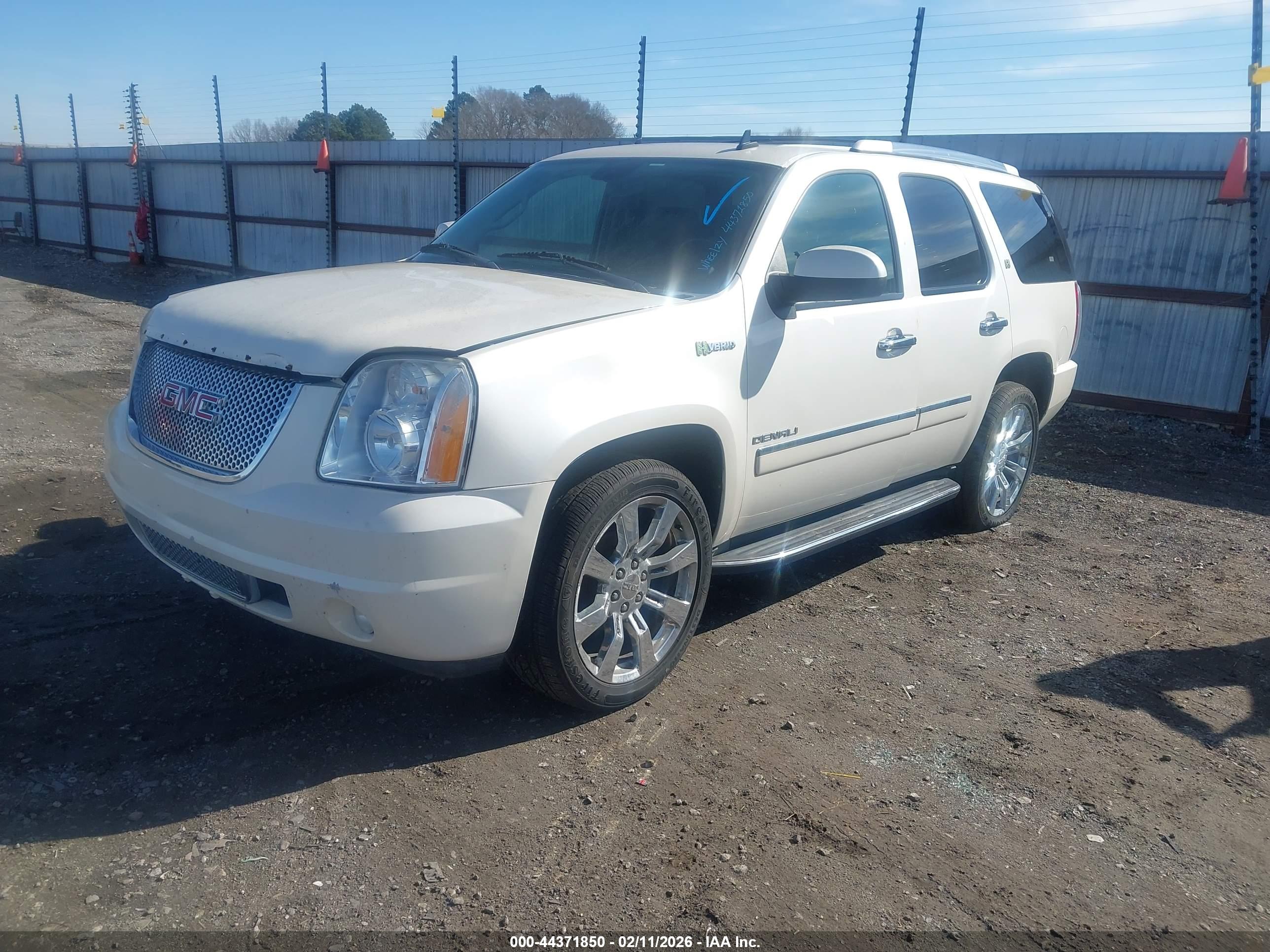 GMC YUKON image 2
