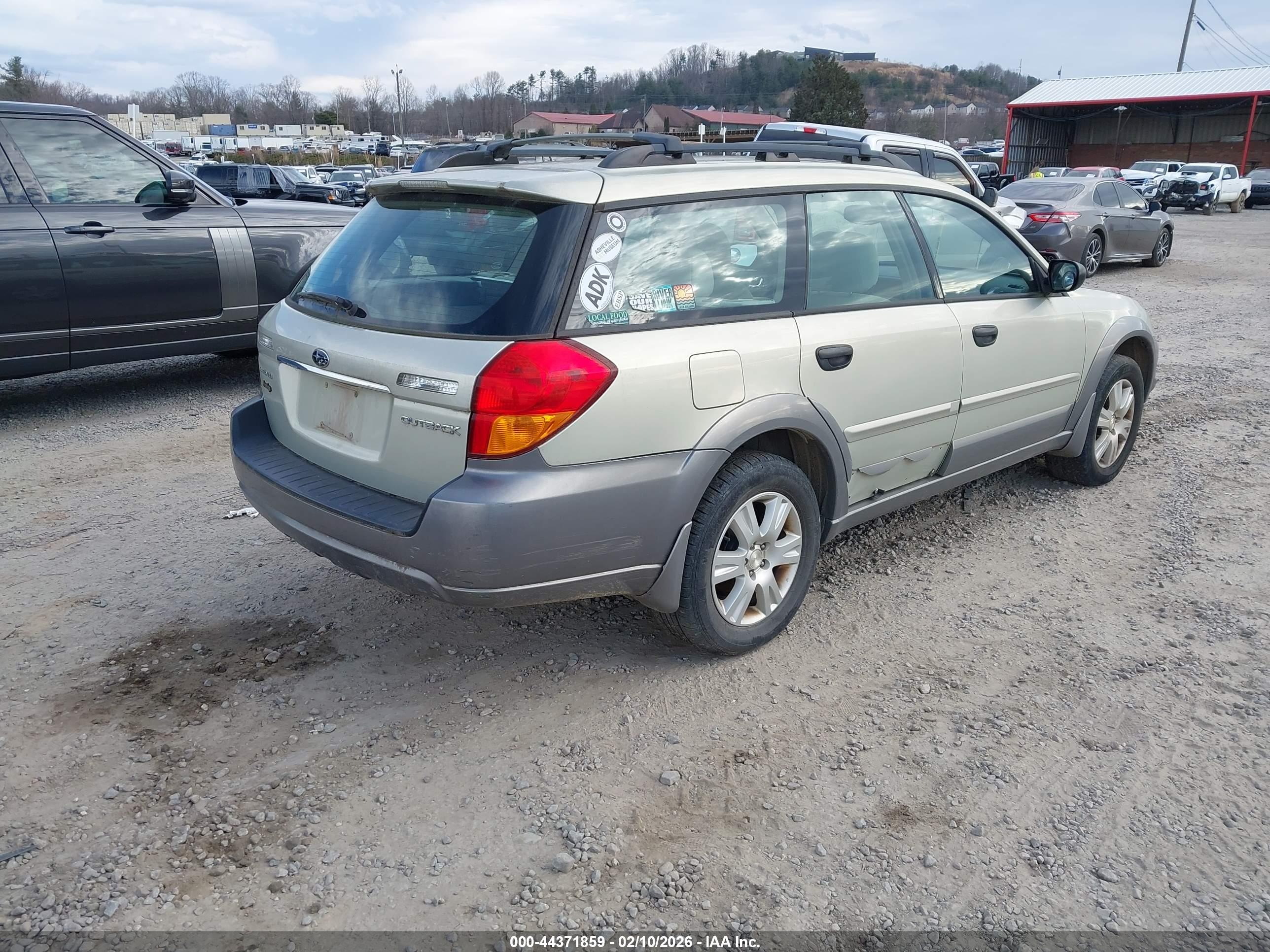 SUBARU OUTBACK image 4