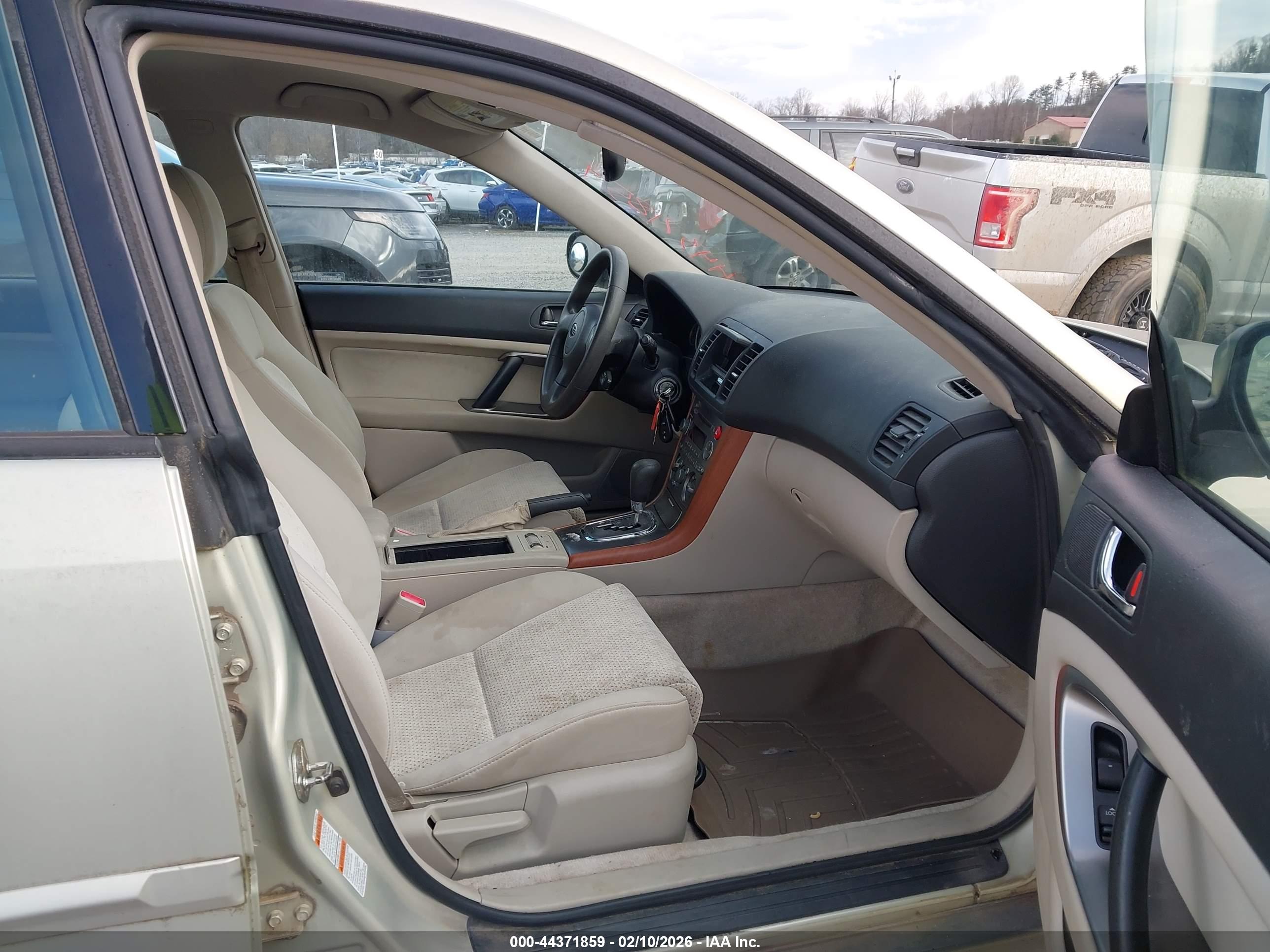 SUBARU OUTBACK image 5