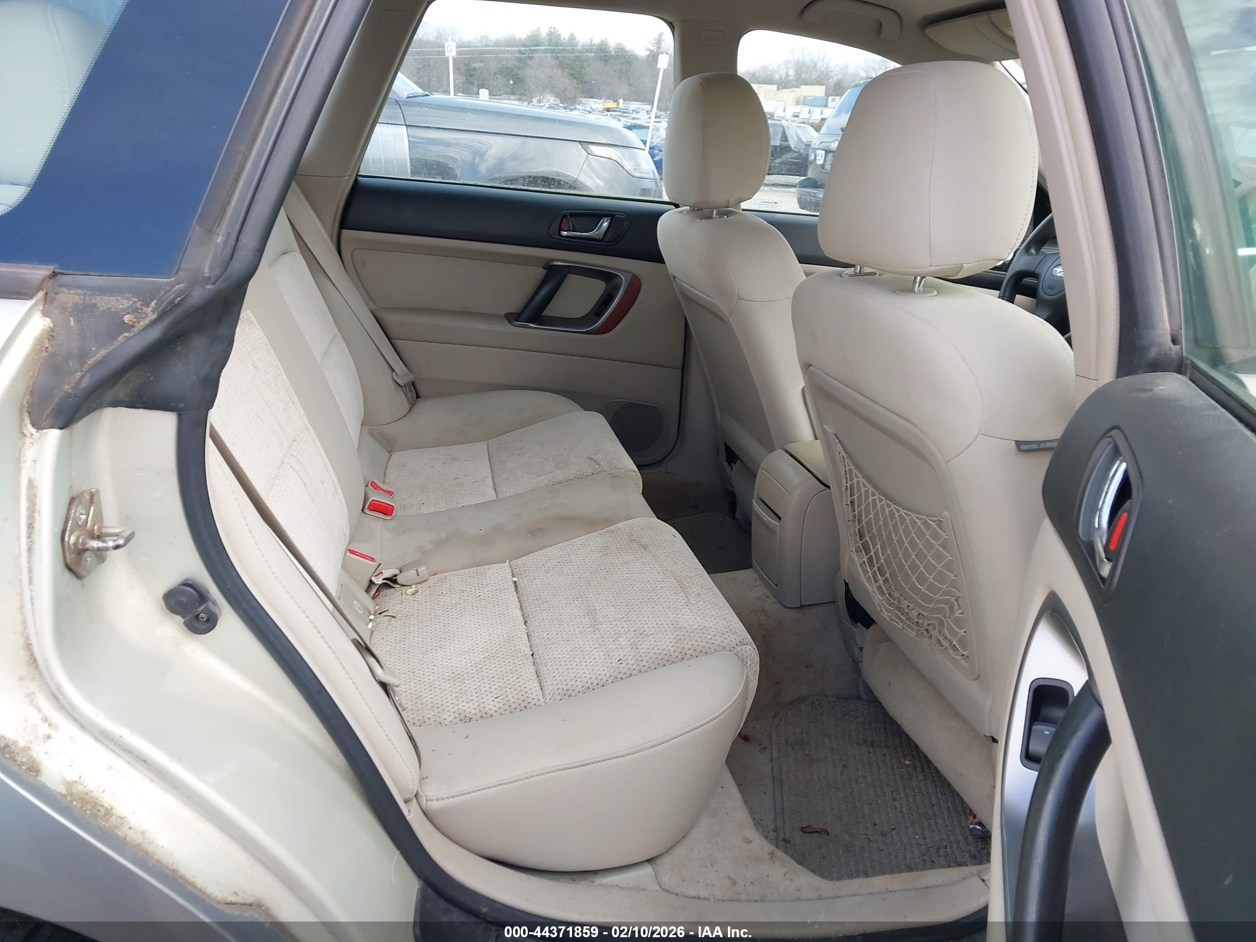 SUBARU OUTBACK image 8