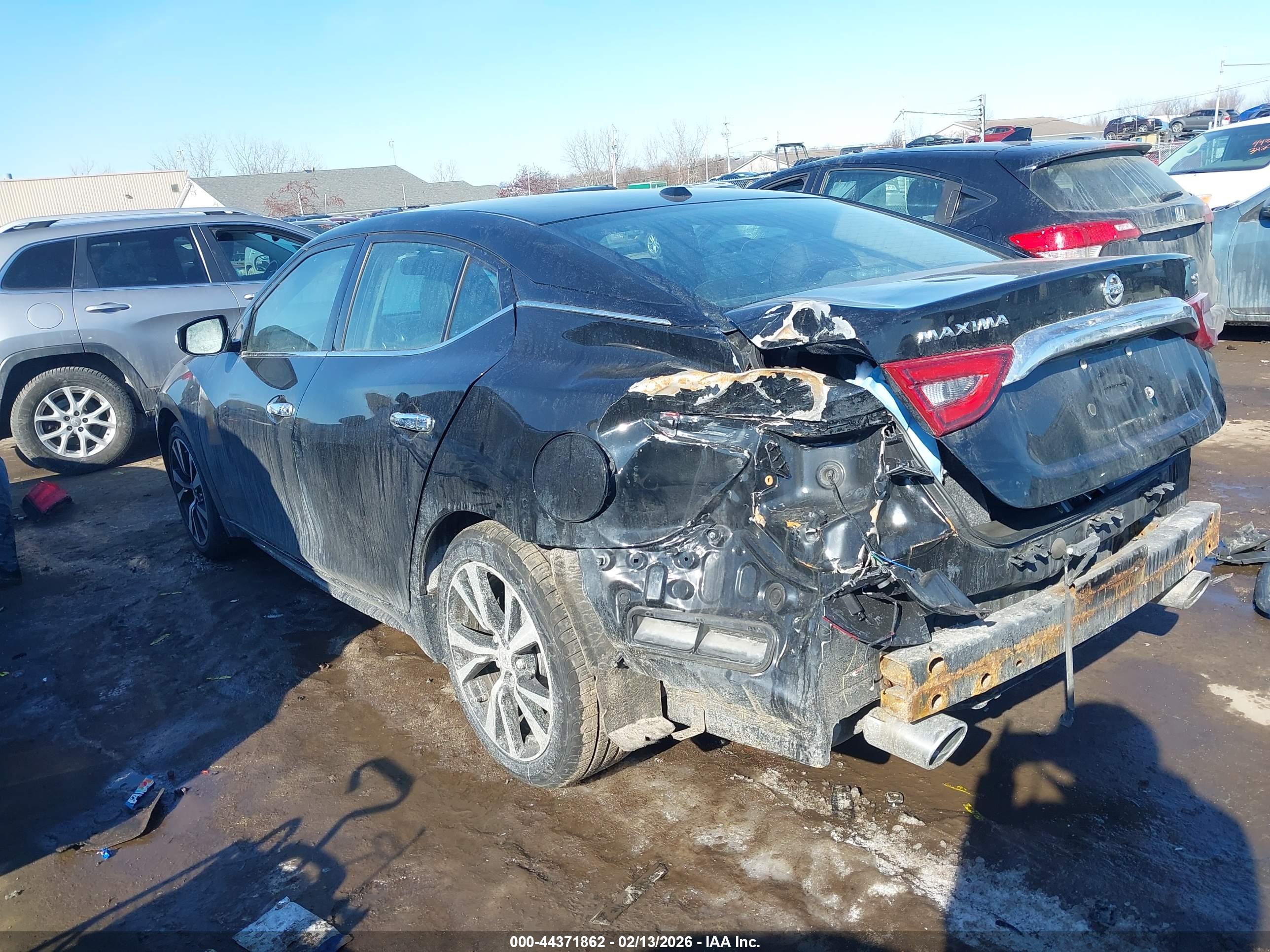 NISSAN MAXIMA image 3