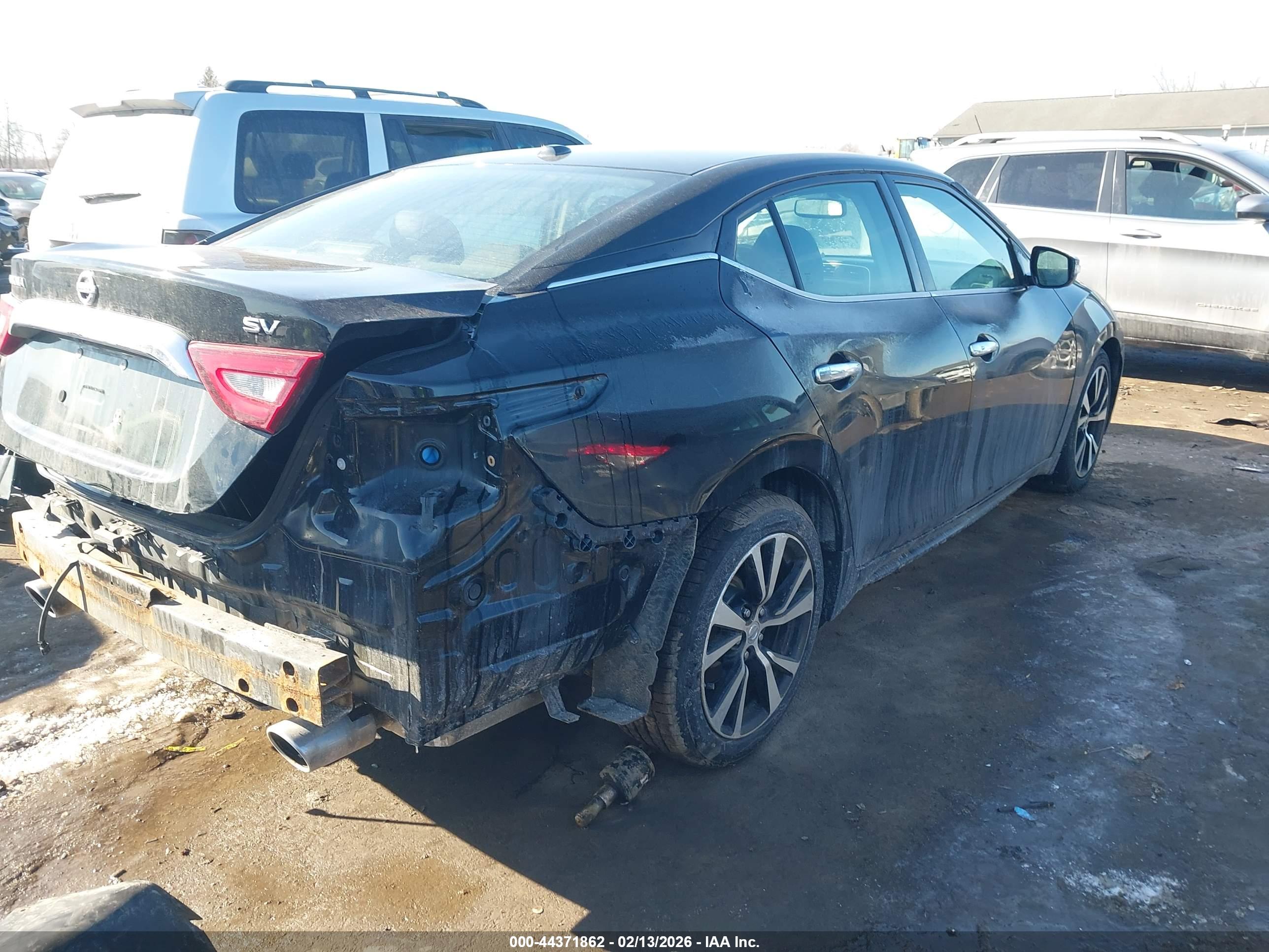 NISSAN MAXIMA image 4