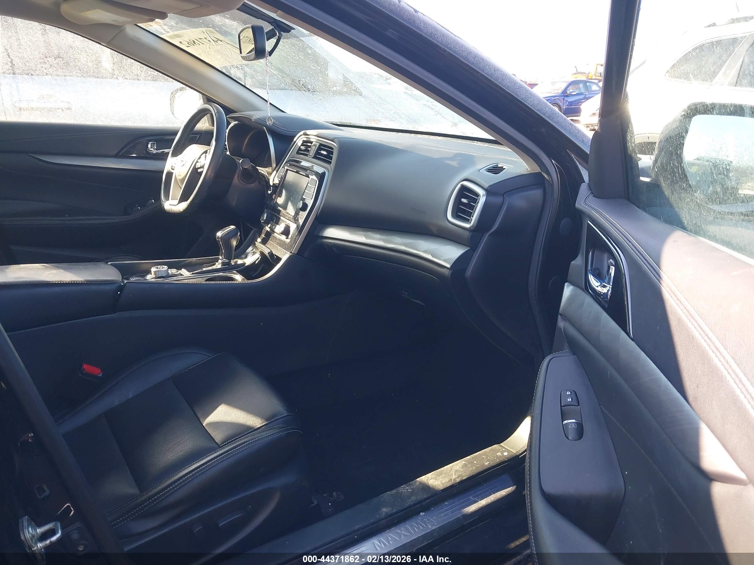 NISSAN MAXIMA image 5