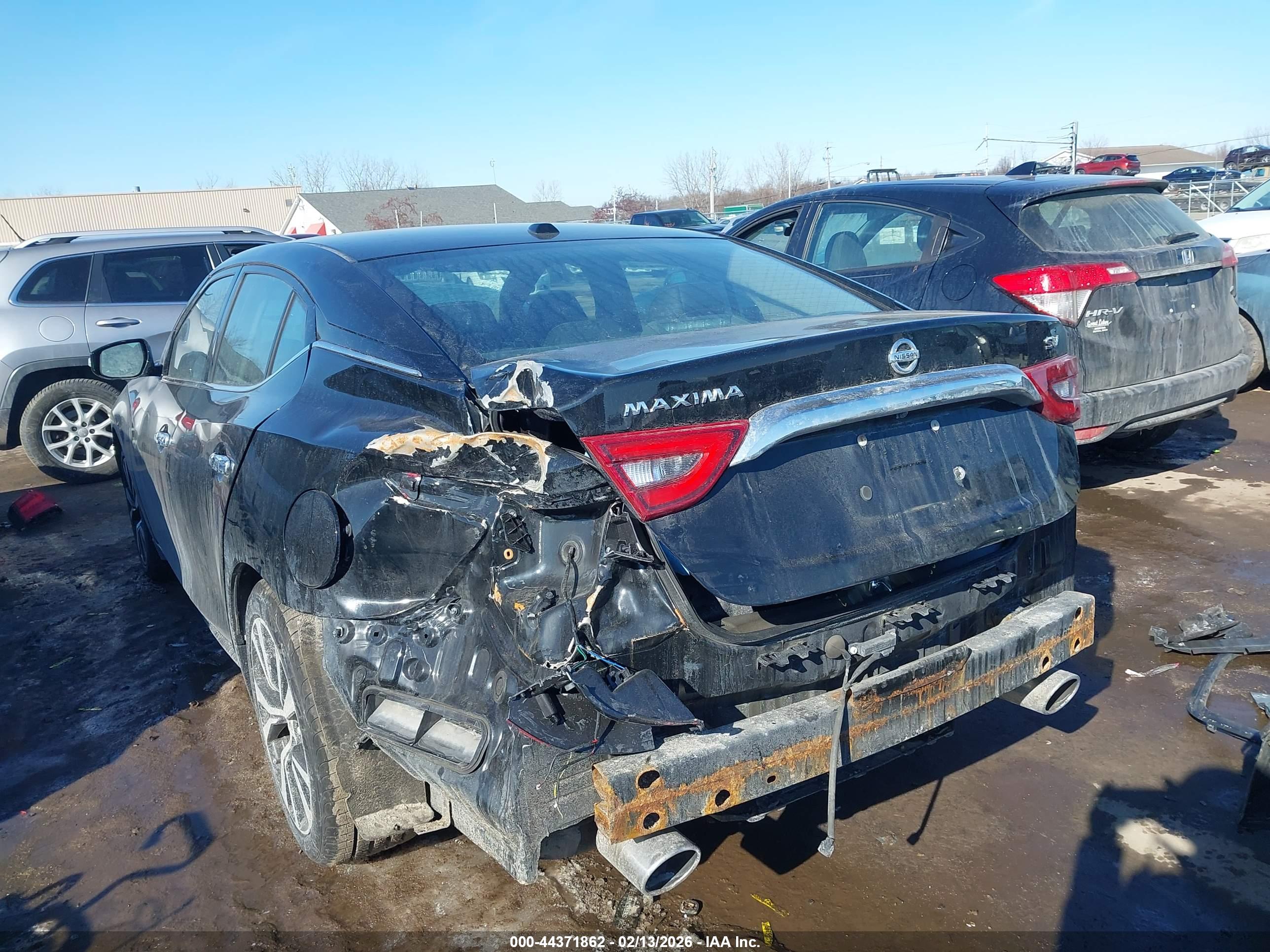 NISSAN MAXIMA image 6