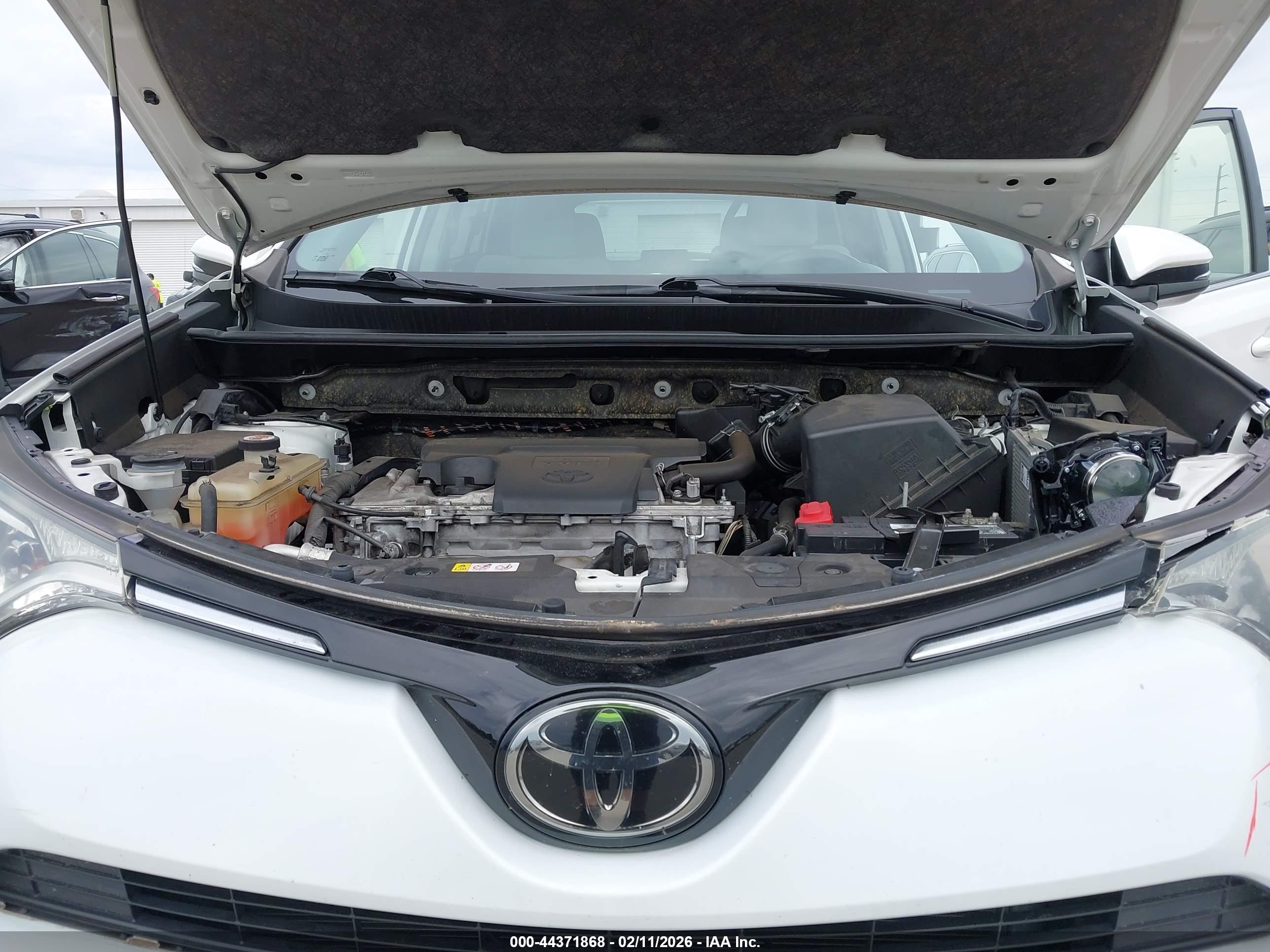 TOYOTA RAV4 image 10