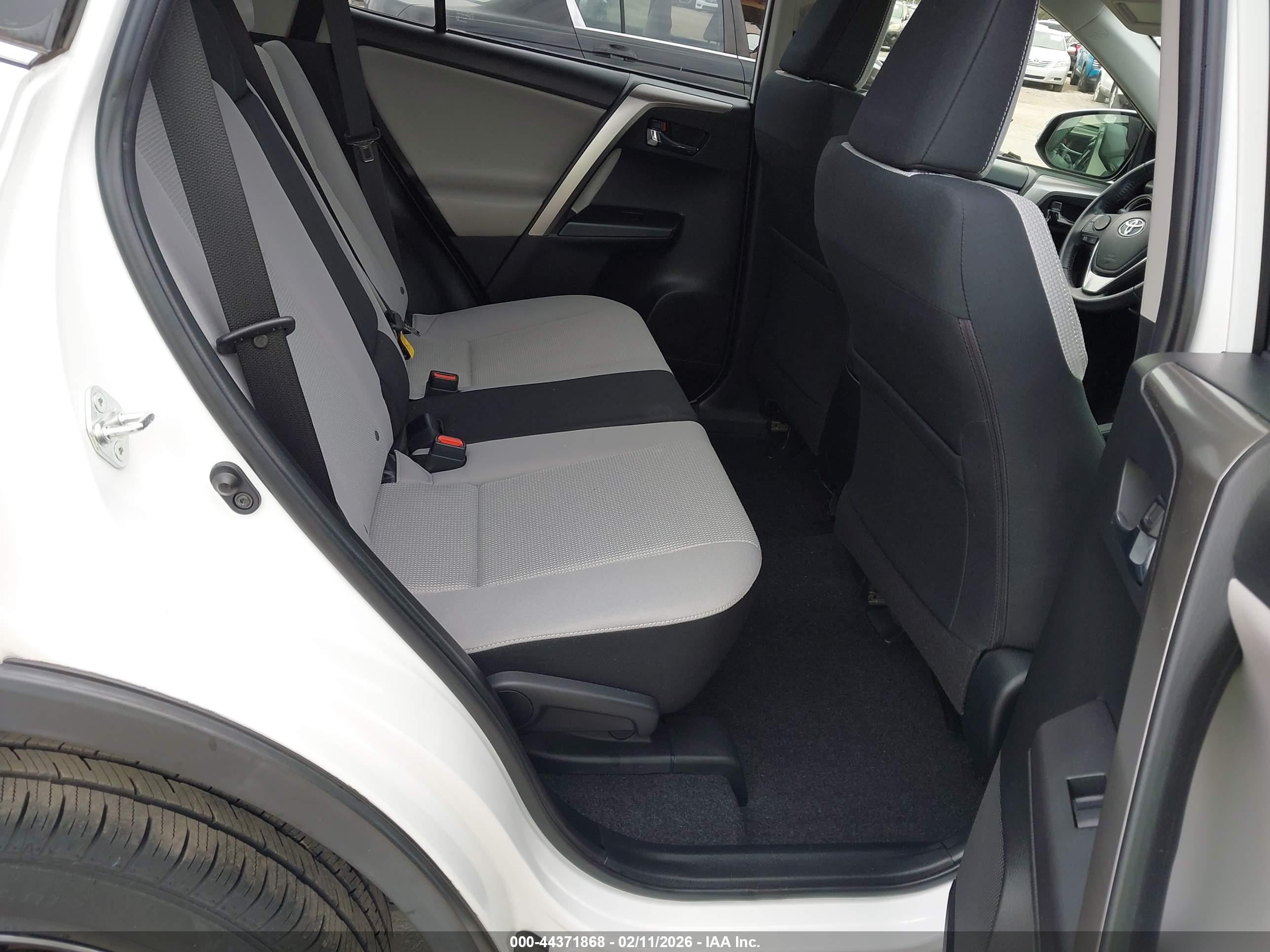 TOYOTA RAV4 image 8